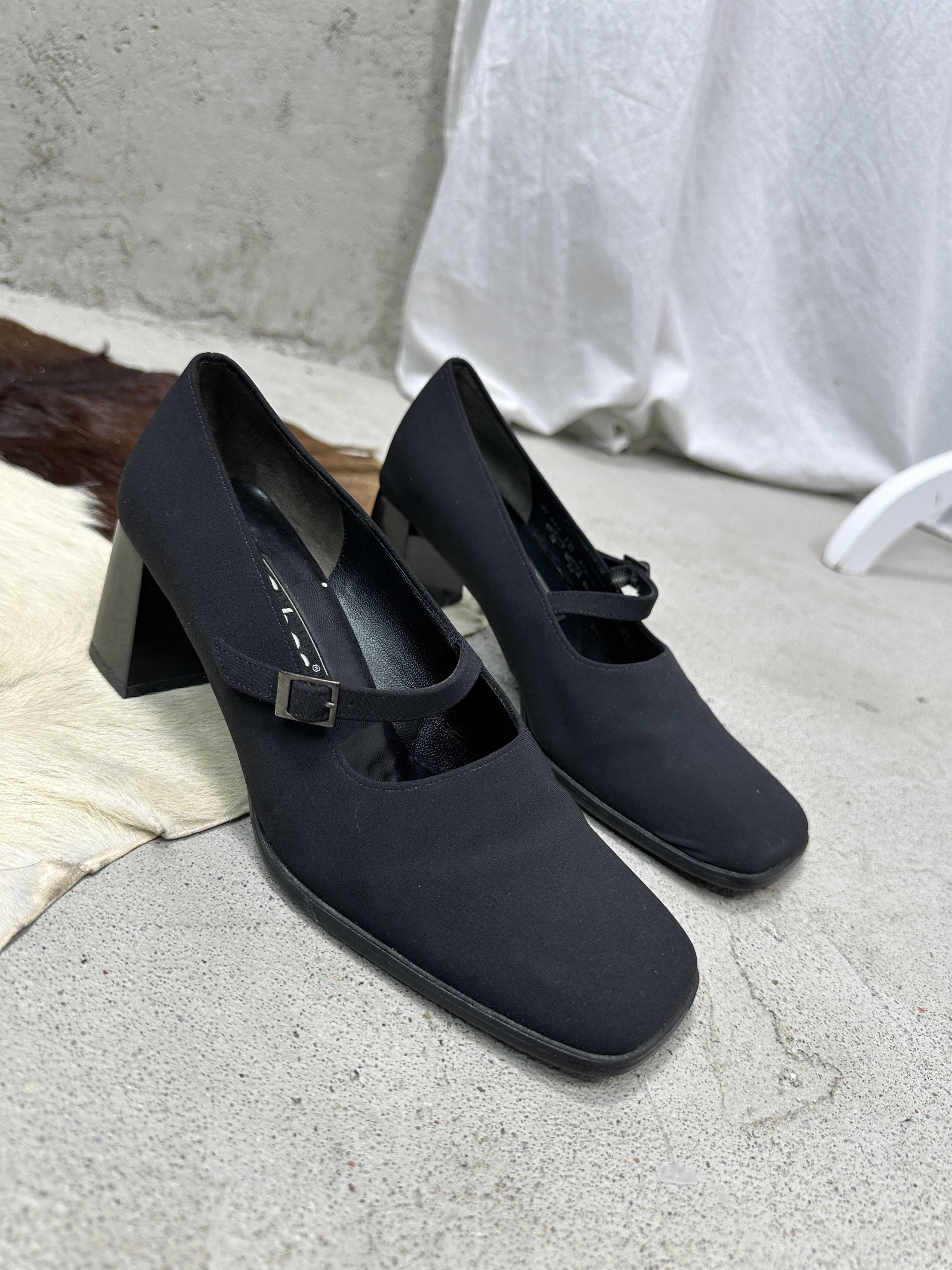 Vintage Vintage Avant Garde Mary Jane Square Toe Heels Y2K Size US 6.5 / IT 36.5 - 1 Thumbnail