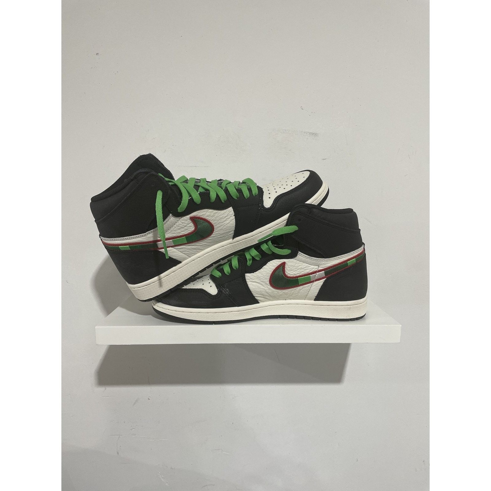 Jordan Brand JORDAN 1 SPORTS ILLUSTRATED SIZE 11 PREOWNED Size US 11 / EU 44 - 4 Thumbnail
