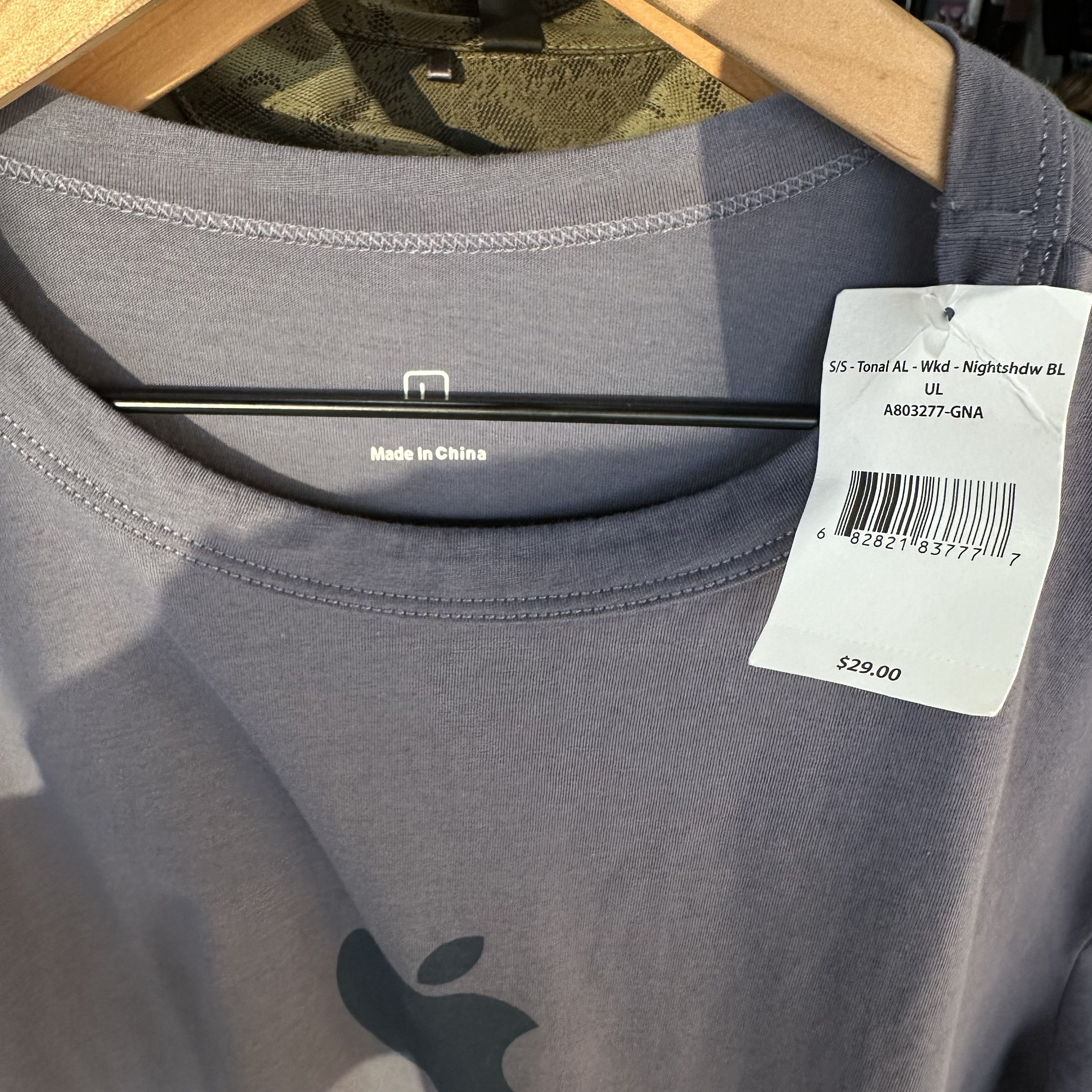 Apple Apple Branded T Shirt Mens Large Purple Pullover Employee Size US L / EU 52-54 / 3 - 8 Thumbnail