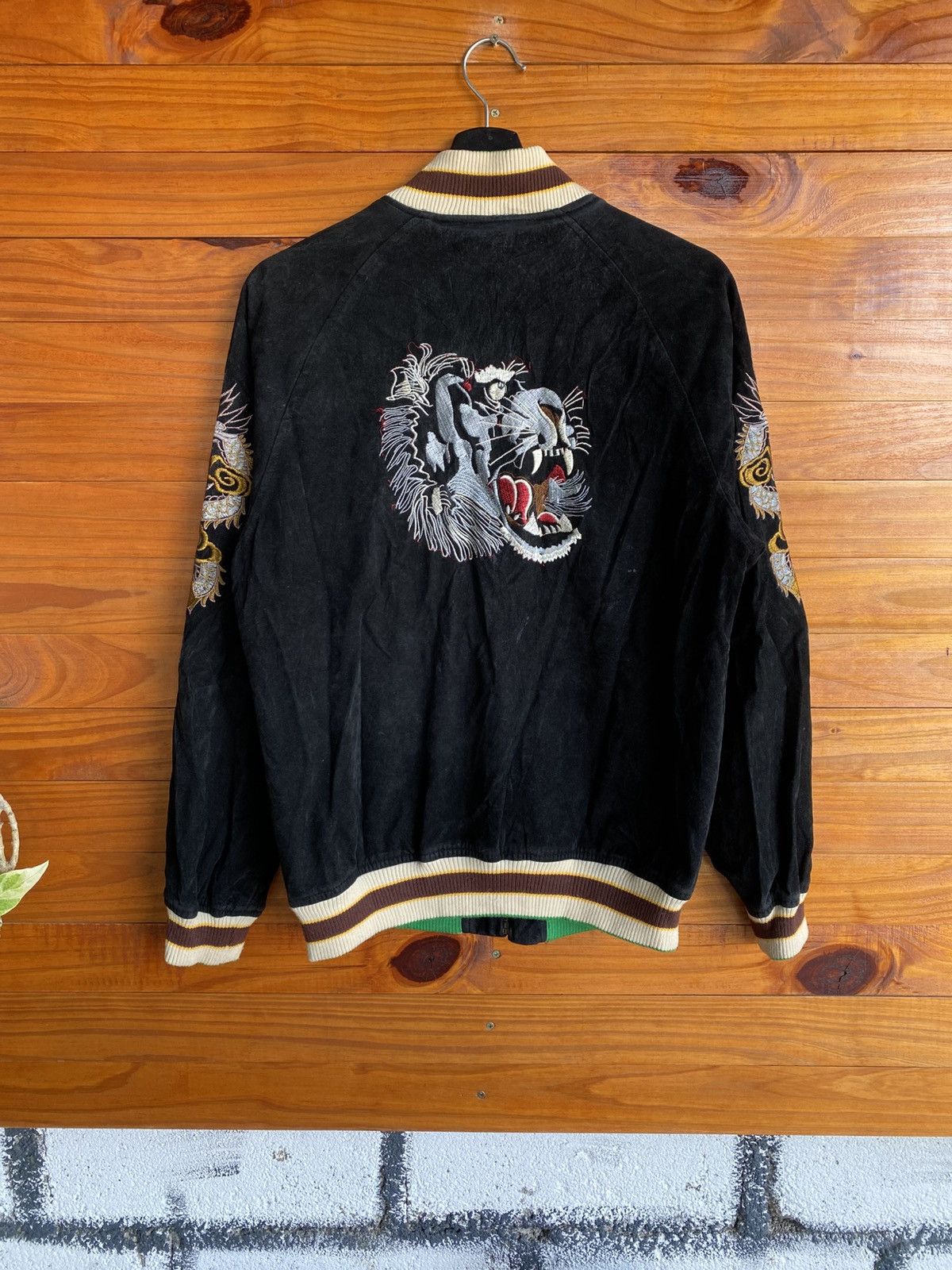 Japanese Brand Vintage Tiger Embroidered Sukajan Souvenir Jacket – Black Size US M / EU 48-50 / 2 - 13 Thumbnail