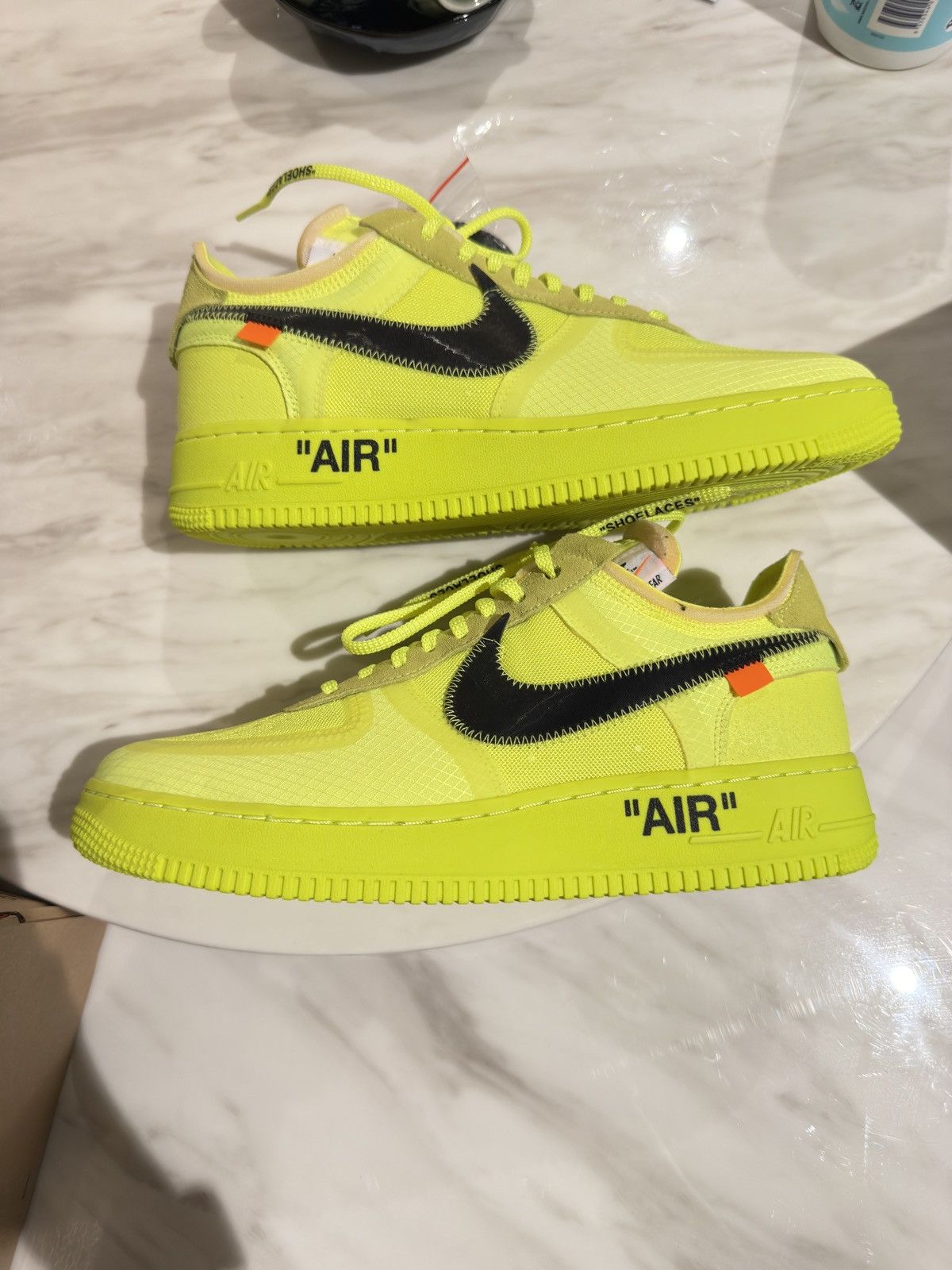 Nike × Off-White Air Force 1 Low Off-White Volt Size US 10 / EU 43 - 1 Thumbnail