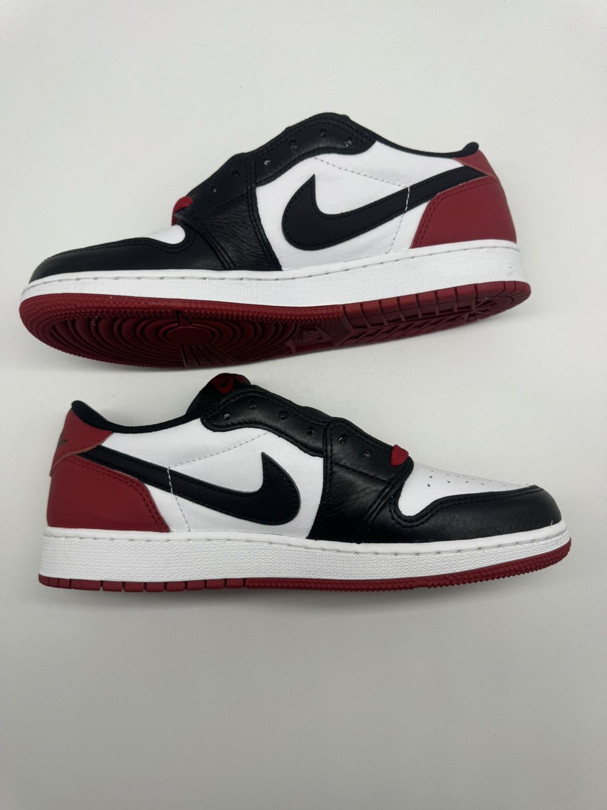Nike Nike Air Jordan 1 Retro Low OG Black Toe (GS) Size 7 (7Y) Size US 7 / EU 40 - 3 Thumbnail