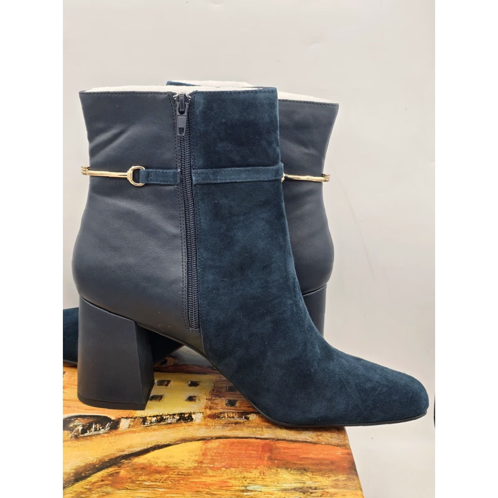 Vintage VINTAGE Bella Vita Quincy Women's Ankle Boots Navy Leather Size 12 M - Party, Wide Calf, Med Heel Size US 12 / IT 42 - 6 Thumbnail