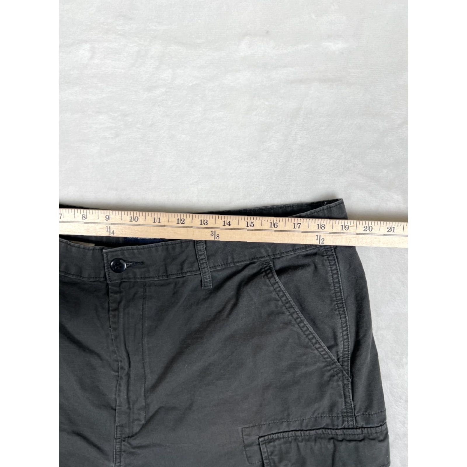 Levi's Levi’s Gray Cargo Shorts Size 38 Ripstop Y2K Baggy Cargo Short Mens Regular 9in Inseam Pockets 90s Outdoor Summer Spring Cotton Gray Size US 40 / EU 56 - 4 Thumbnail