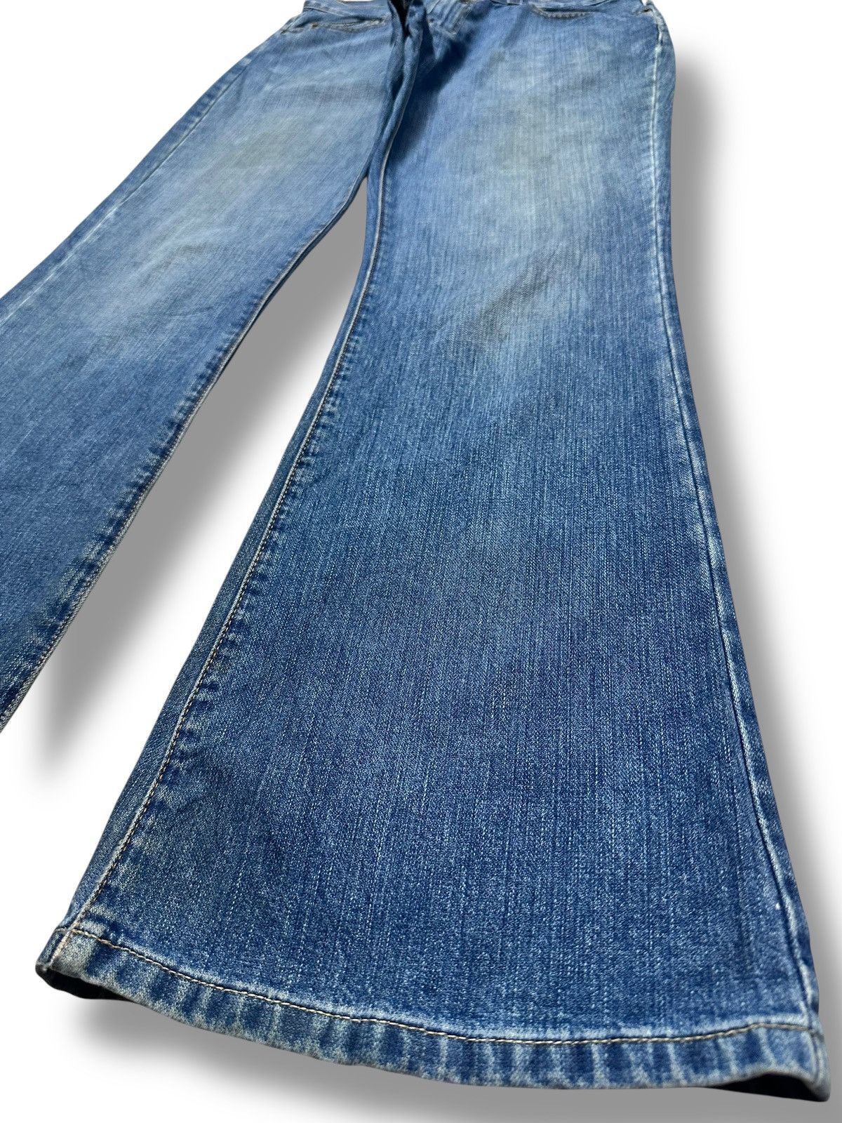 DKNY Vintage DKNY Jean Slight Flare & Bootcut with Faded BlueWash Size US 33 - 15 Thumbnail