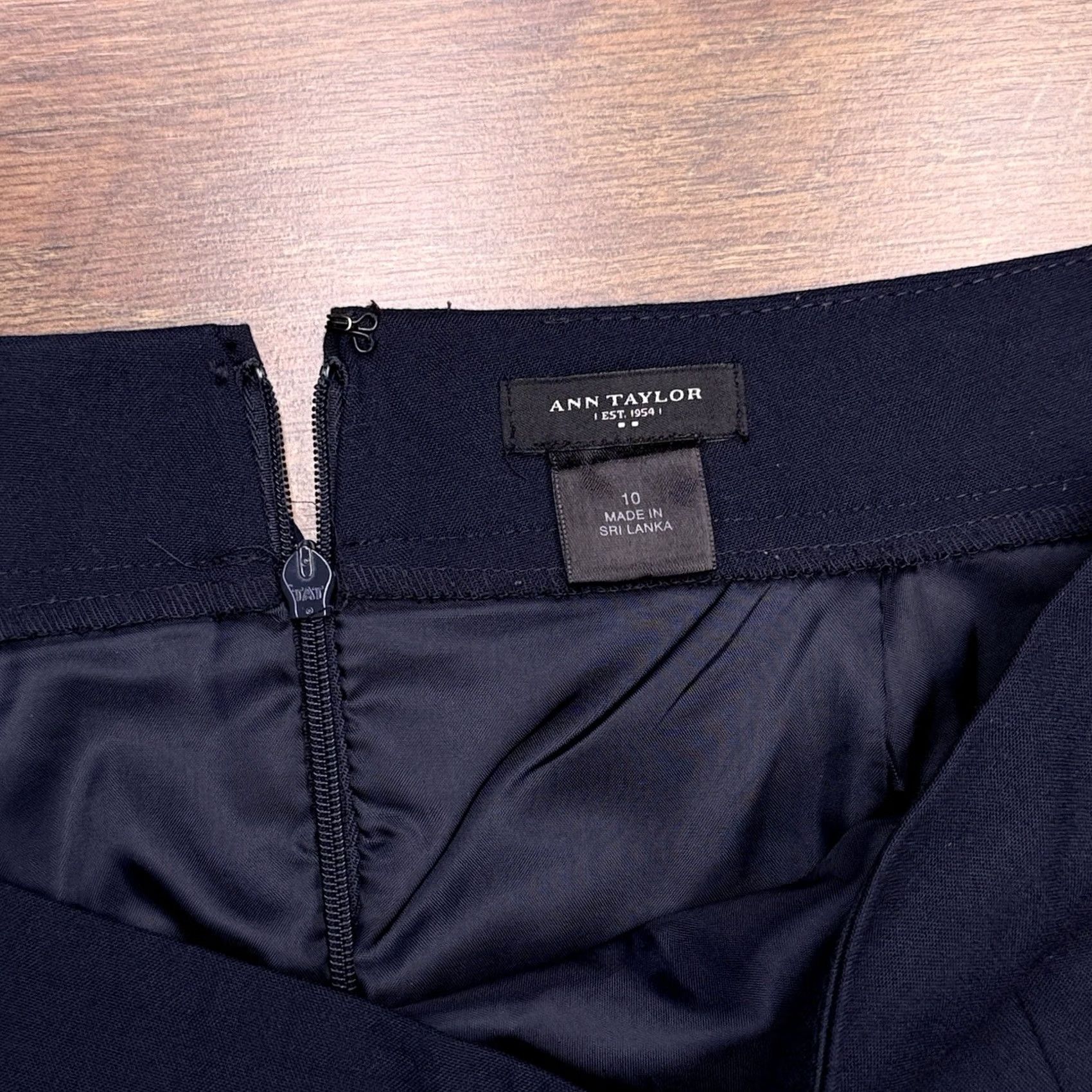 Ann Taylor Ann Taylor Pencil Skirt 10 Blue Stretch Lined Knee Length Skirt Womens Regular High Rise Zip Dry Clean Only Polyester Rayon Spandex Logo City 90s? Size 32" / US 10 / IT 46 - 3 Thumbnail