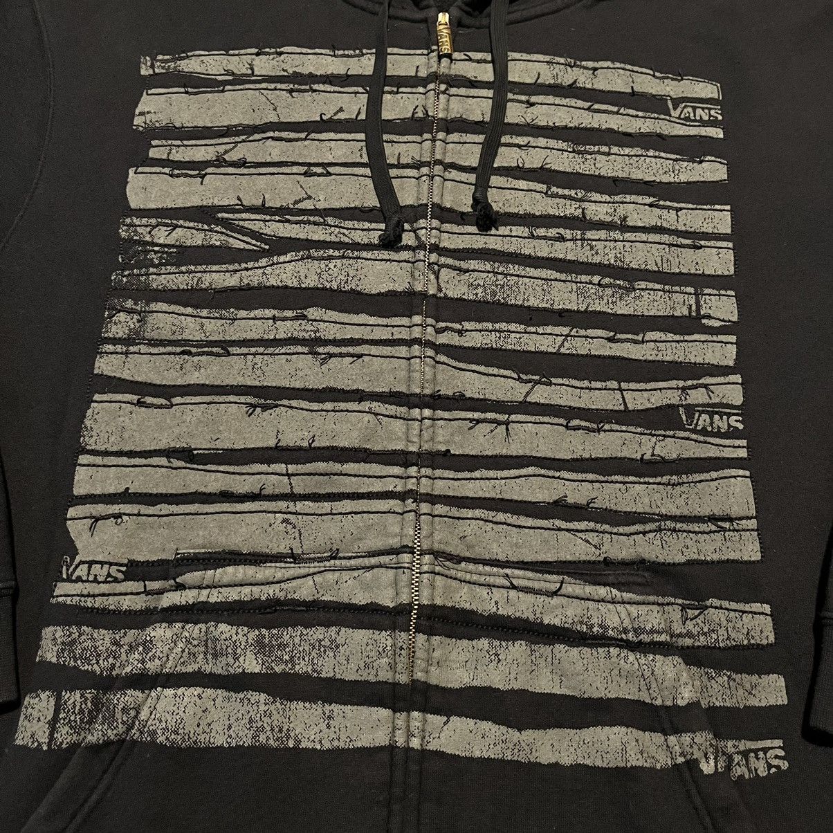 Vans Vintage 2000s Vans Skateboards Barbed Wire Logo Zip Hoodie Size US XXL / EU 58 / 5 - 2 Thumbnail