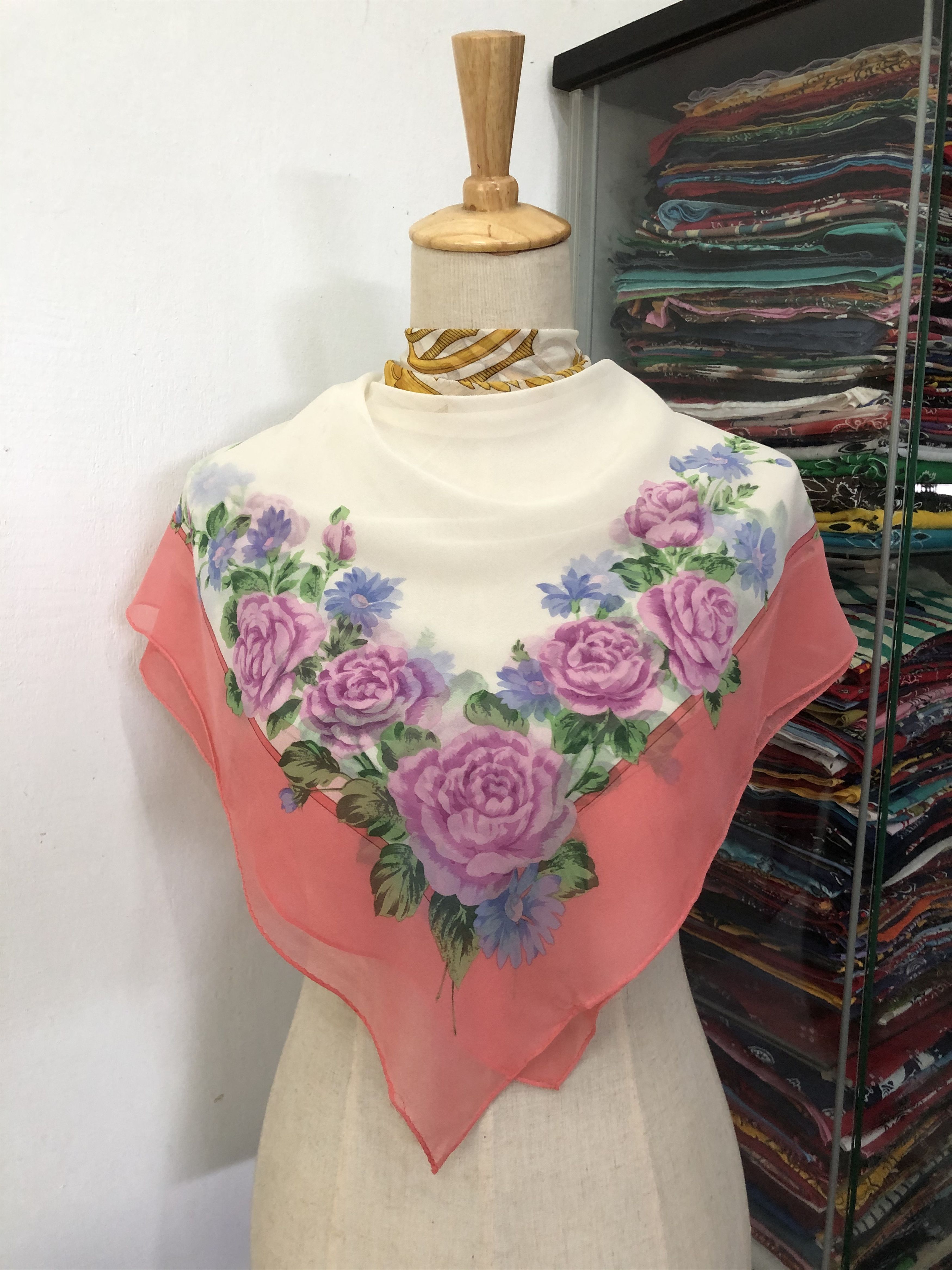 Vintage Vintage Silk Scarf Size ONE SIZE - 1 Thumbnail