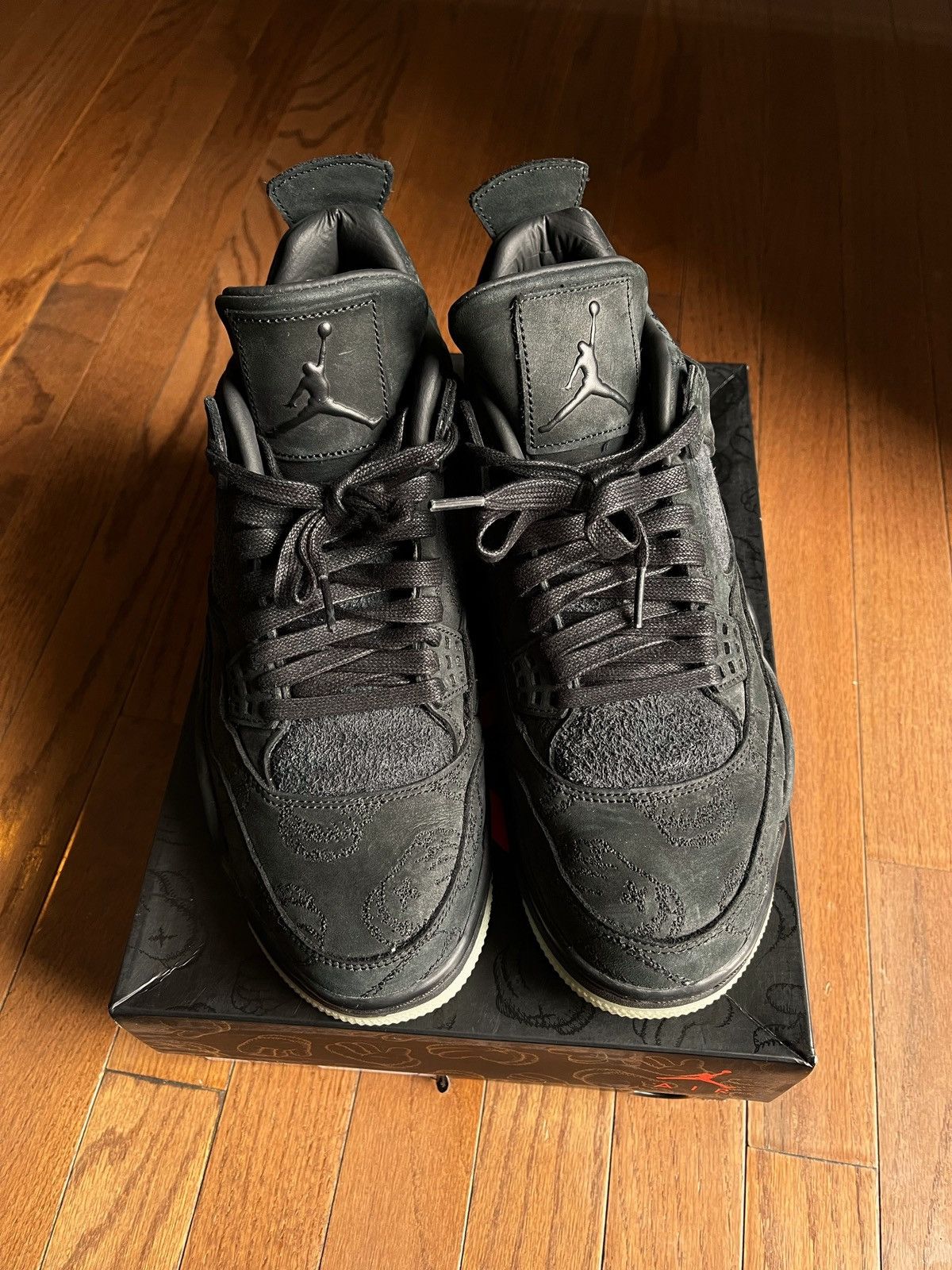 Jordan Brand KAWS 4s in black Size US 10 / EU 43 - 2 Thumbnail