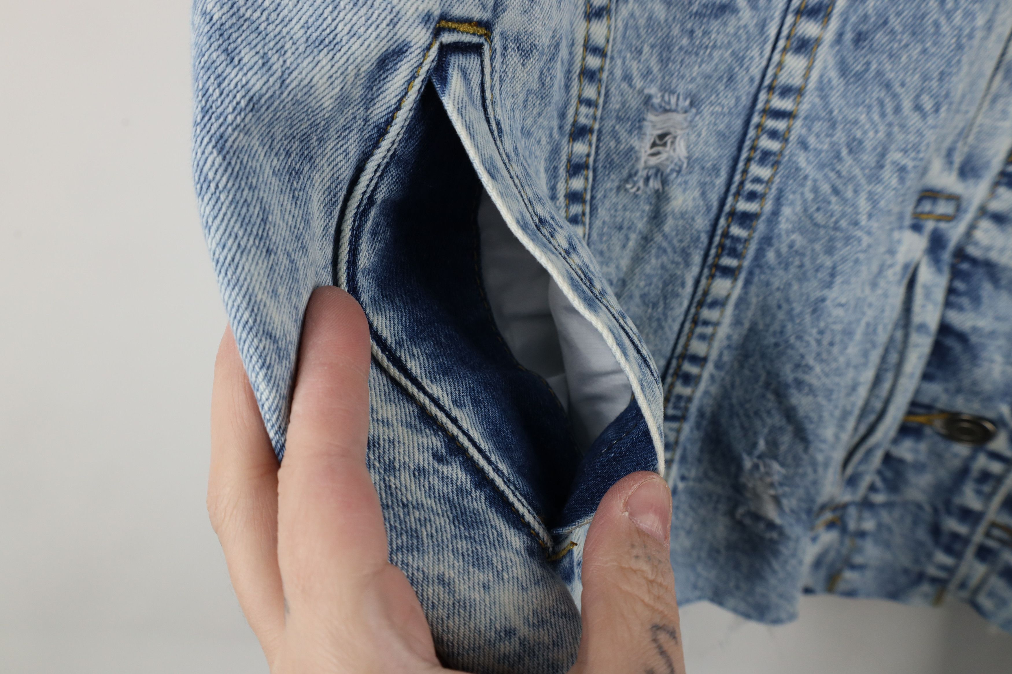 Vintage Buckle BKE Cropped Acid Wash Hooded Denim Trucker Jacket Size L / US 10 / IT 46 - 7 Thumbnail