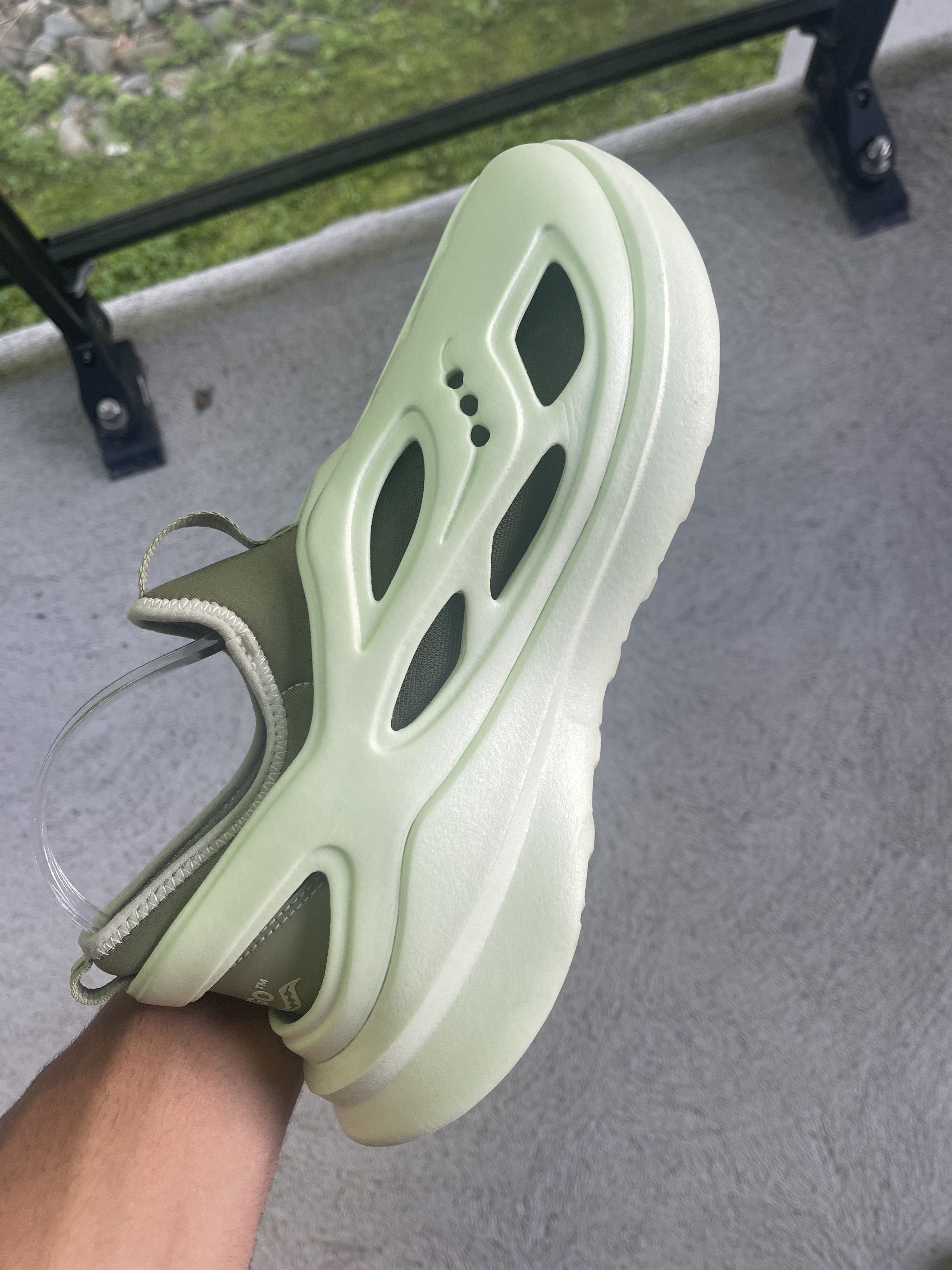 TOMBOGO Saucony Tombogo F&F The Butterfly Glow in the Dark Size US 9 / EU 42 - 8 Thumbnail