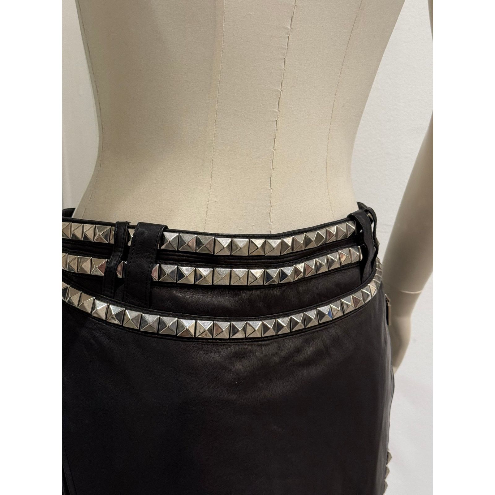Versace 1990s Gianni Versace studded leather skirt Size M / US 6-8 / IT 42-44 - 7 Thumbnail