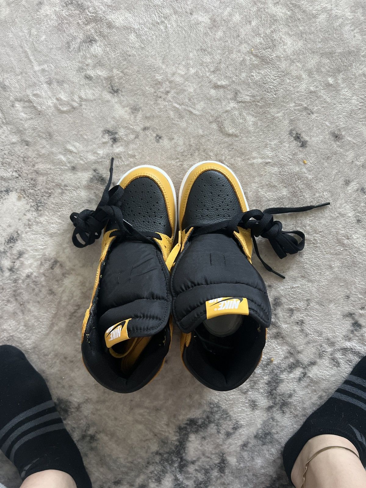 Nike Nike Air Jordan 1 Retro High OG GS Pollen Size US 5.5 / EU 38 - 5 Thumbnail