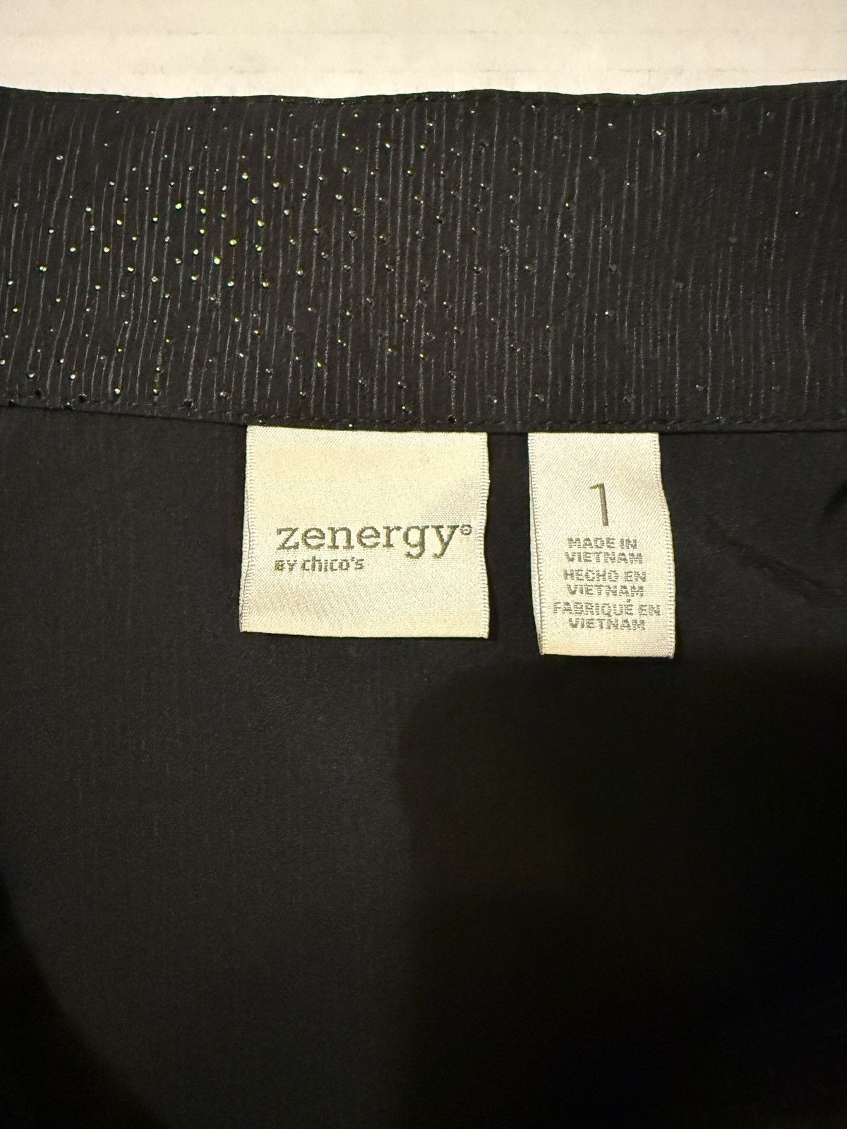 Chicos Zenergy by Chicos Black Sleeveless Zip Metallic Sheen Vest Size M / US 6-8 / IT 42-44 - 2 Thumbnail