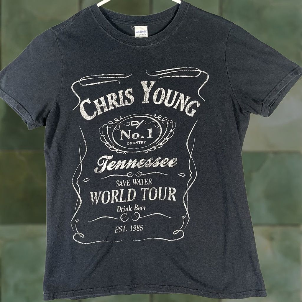 Gildan Chris Young 2016 World Tour T Shirt Black Small Gildan Short Sleeve Crew Neck Cotton Logo Vintage Look Mens Size US S / EU 44-46 / 1 - 1 Thumbnail