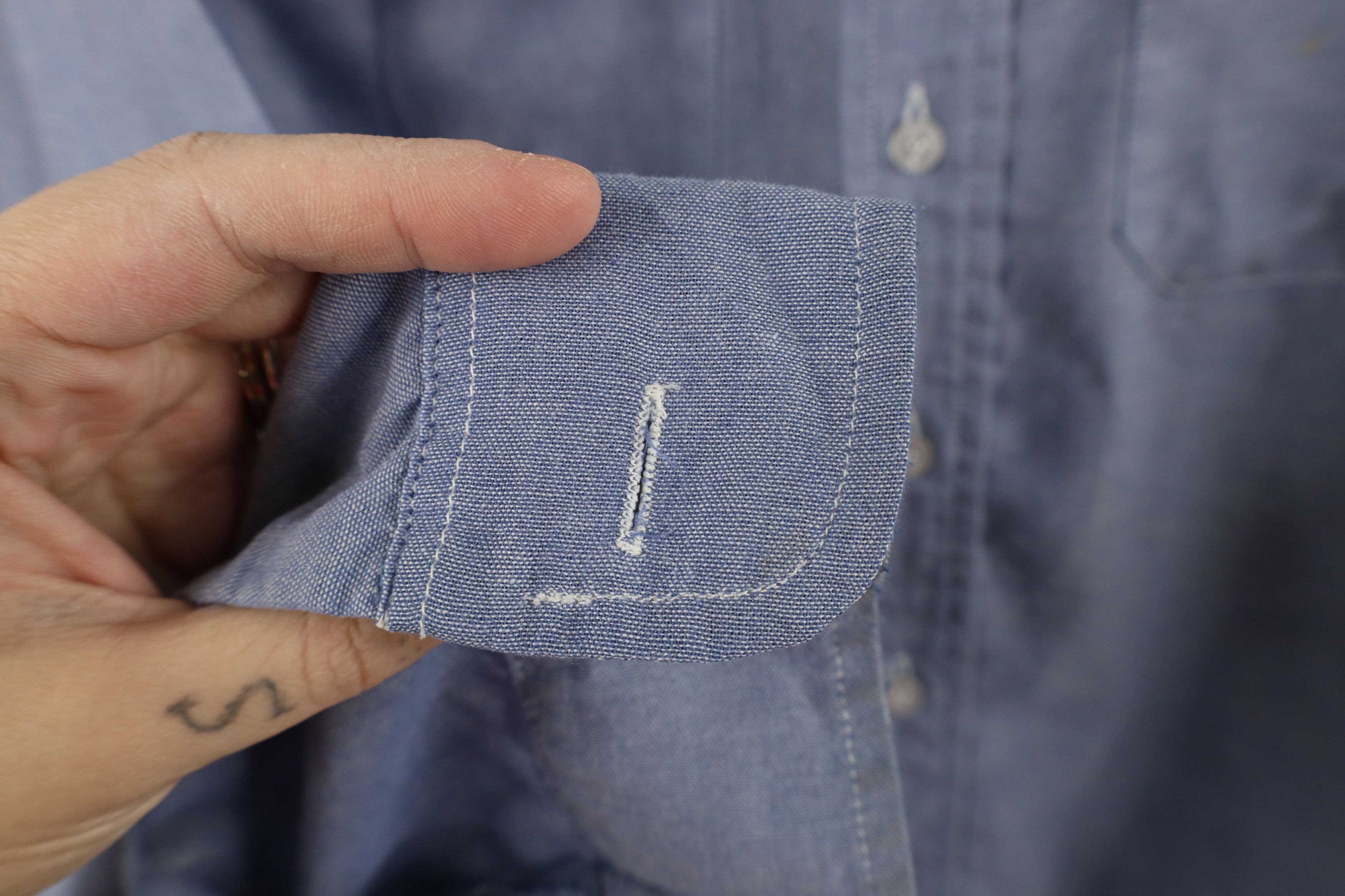 Vintage Vintage 90s Streetwear Chambray Workwear Button Shirt Blue Size US L / EU 52-54 / 3 - 10 Thumbnail