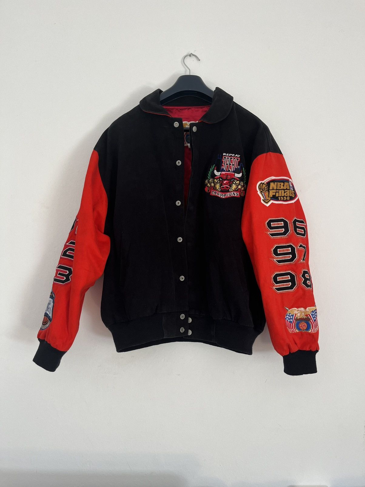 Jordan Brand × NBA × Vintage Vintage OG Chicago bulls jacket repeat three Peat 1998 Size US L / EU 52-54 / 3 - 2 Thumbnail