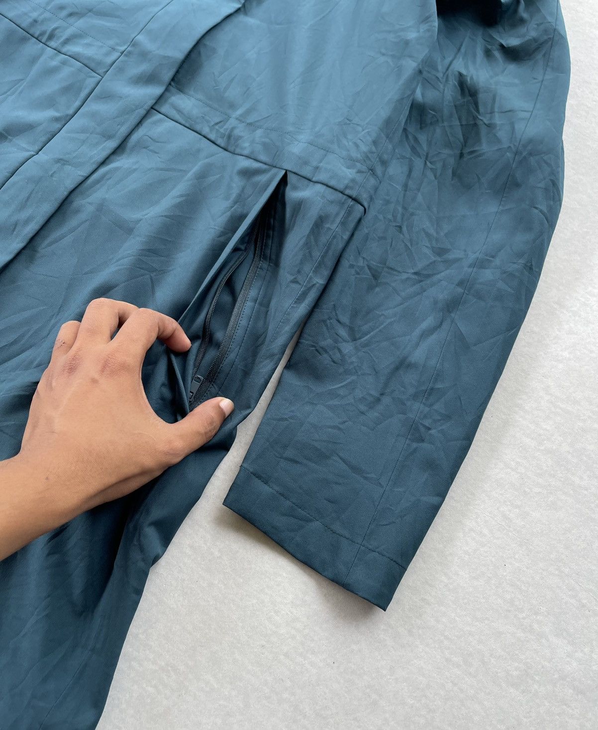 Uniqlo Uniqlo Women Block Tech Waterproof Coat/Jacket Size M / US 6-8 / IT 42-44 - 5 Thumbnail