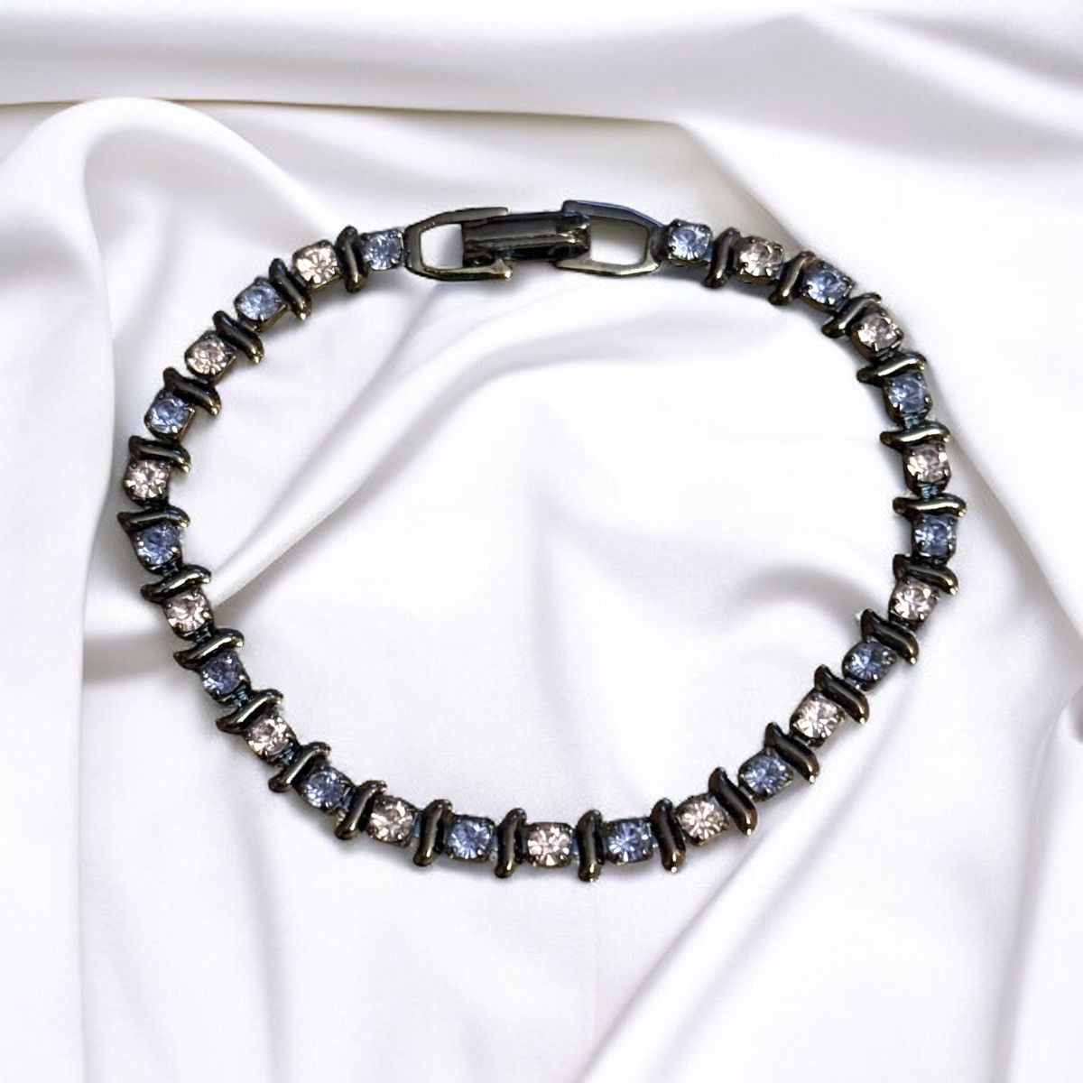 Vintage Vintage gunmetal pink and purple rhinestones tennis bracelet Size ONE SIZE - 1 Thumbnail