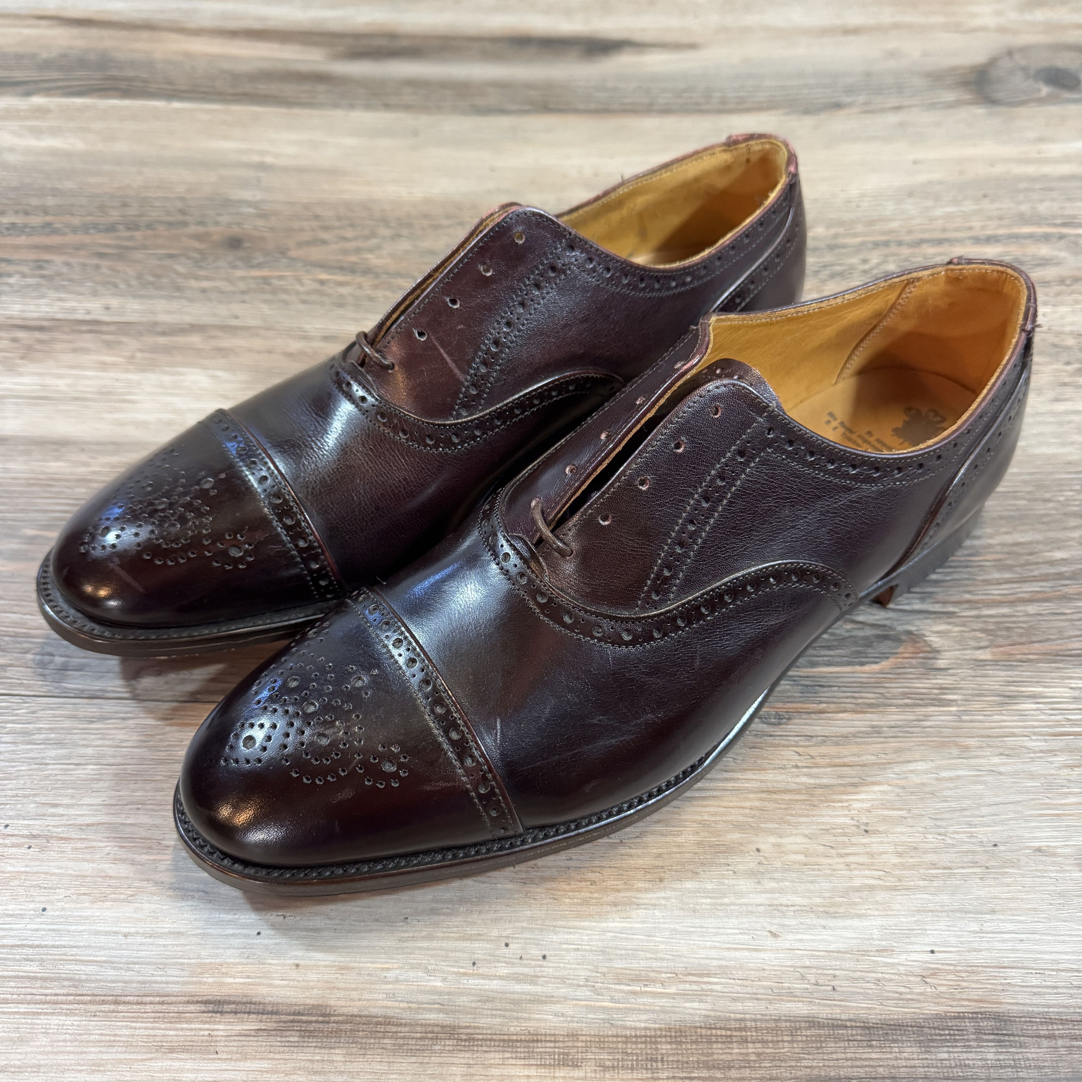 Tricker's × Vintage Vintage Deadstock KENSINGTON TOECAP OXFORD CITY SHOE Size US 9 / EU 42 - 1 Thumbnail