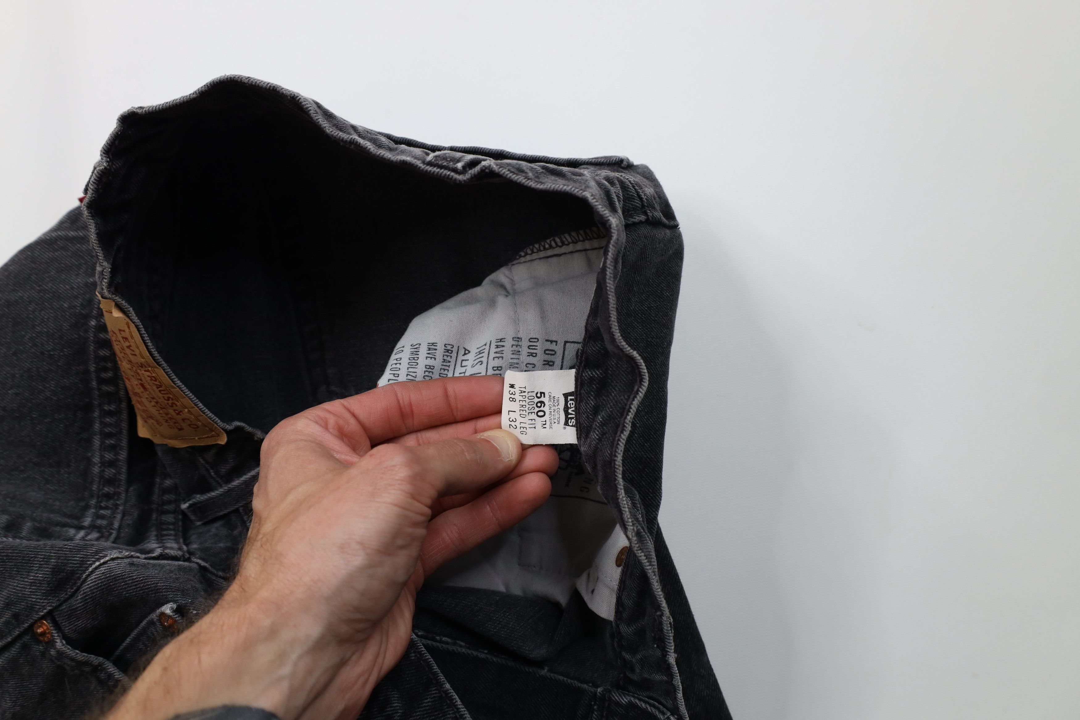Levi's Vintage 90s Levis 560 Tapered Leg Denim Jeans Black USA Size US 38 / EU 54 - 9 Thumbnail