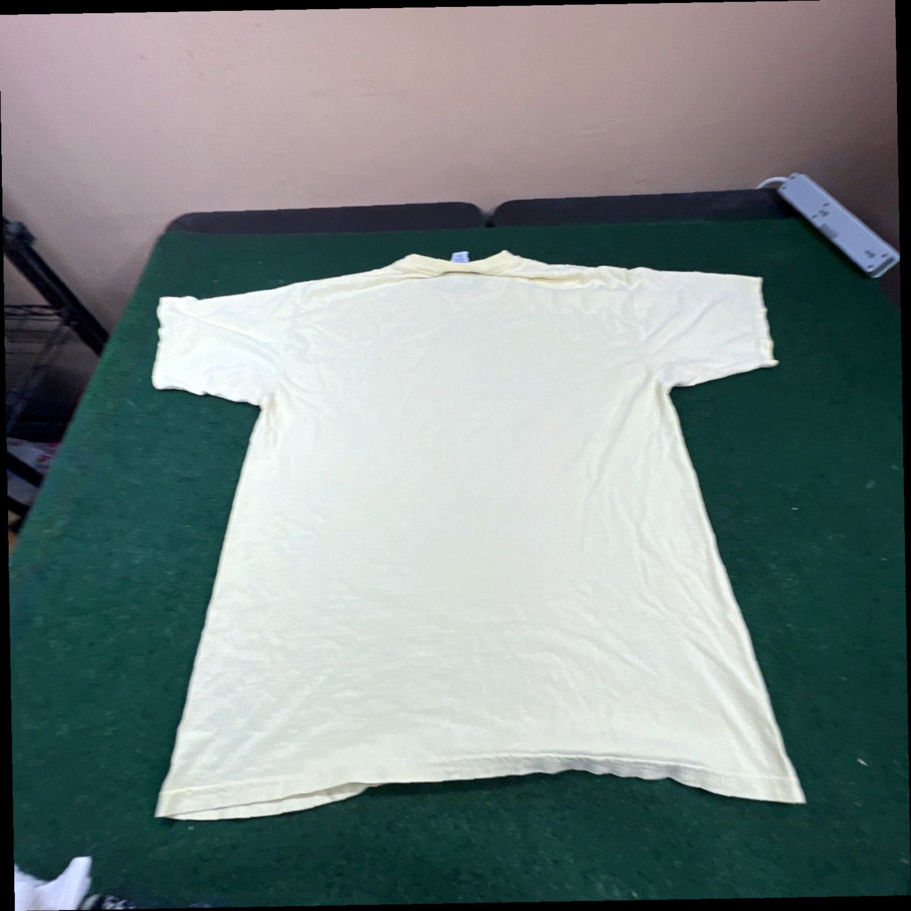 Vintage Vintage 2004 Atlantis Paradise Island Shirt Size Large Rare Yellow Size US L / EU 52-54 / 3 - 7 Thumbnail