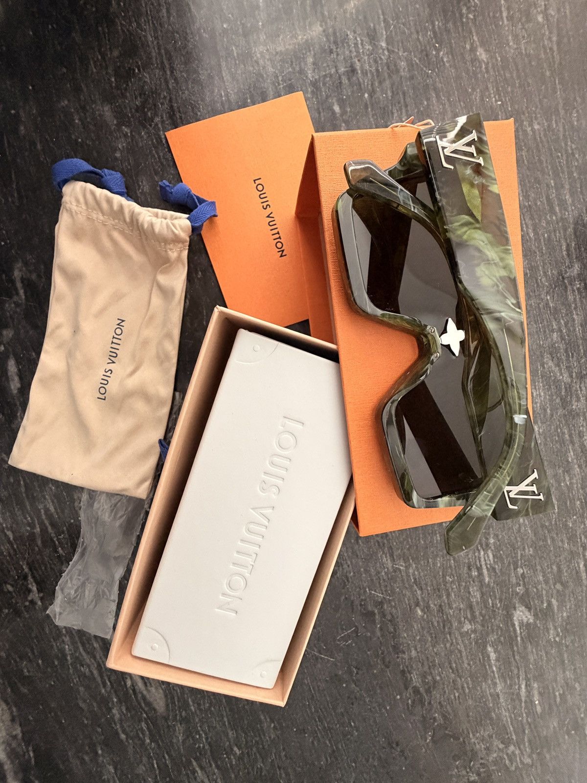 Louis Vuitton Louis Vuitton Green Marbled cyclone Sunglasses E Size ONE SIZE - 2 Thumbnail