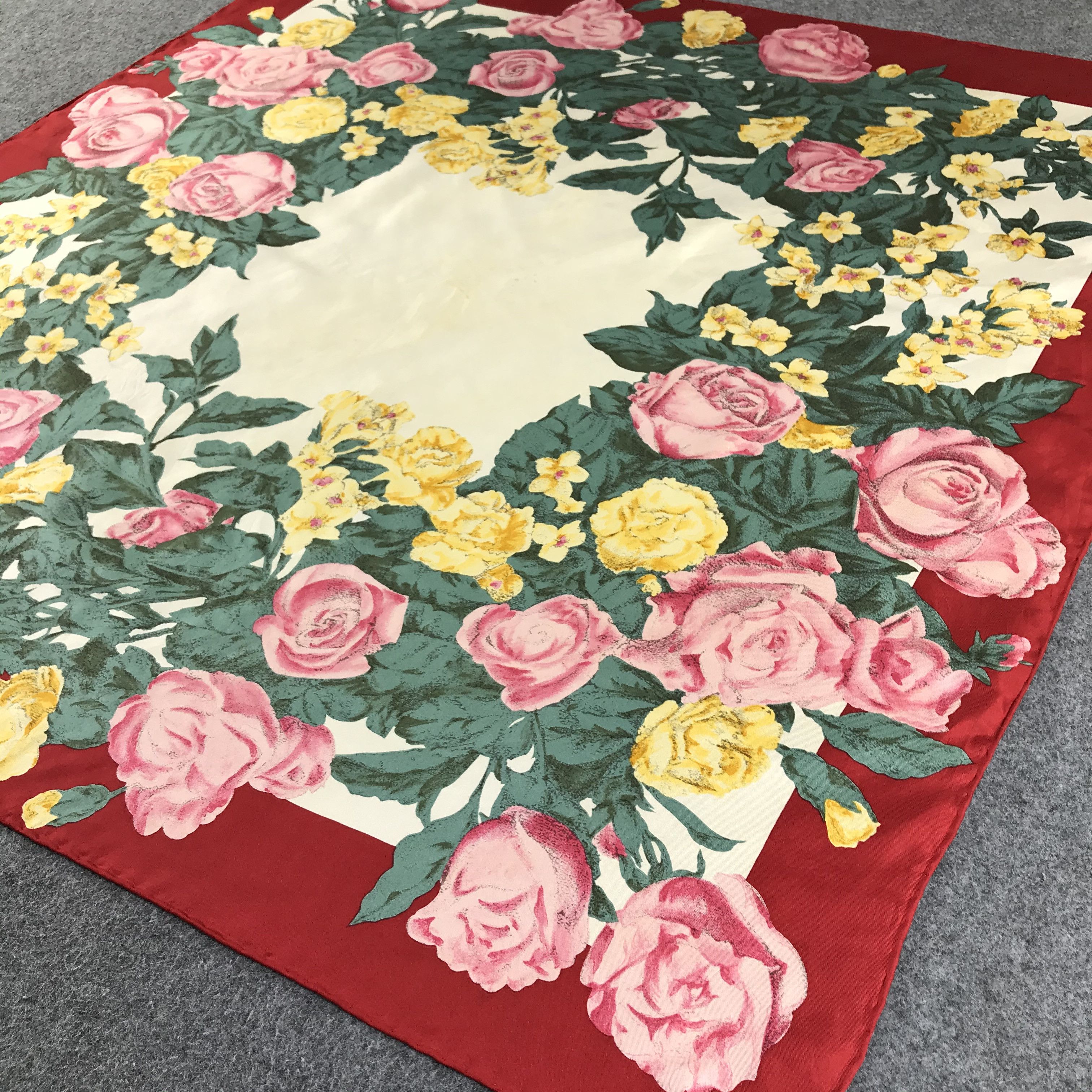 Japanese Brand Vintage Luxury Roses Hand Rolled Silk Scarf M27 Size ONE SIZE - 3 Thumbnail