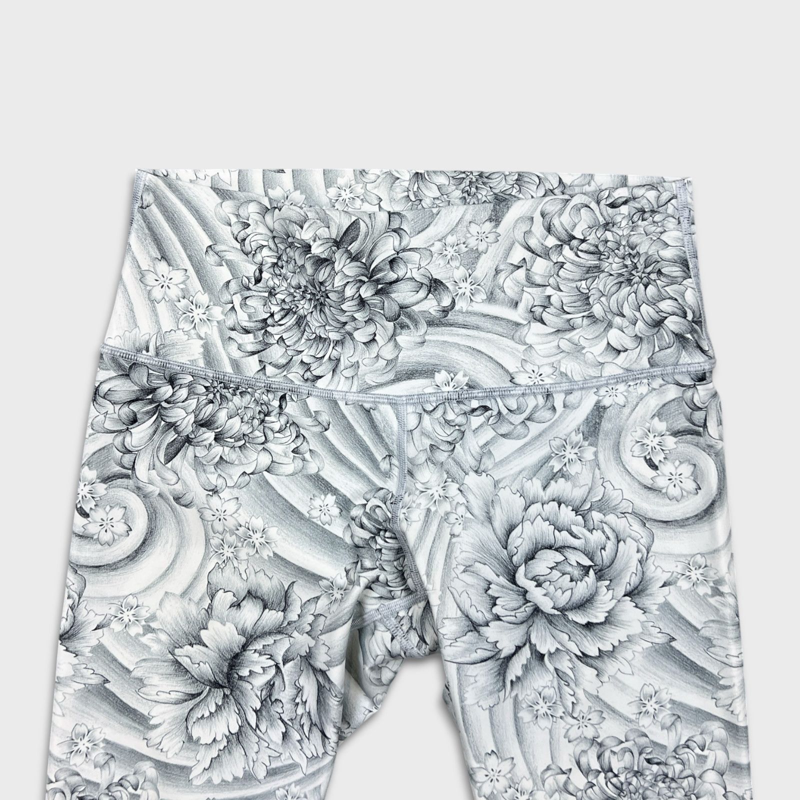 Lululemon Lululemon Wunder Under Crop (Hi-Rise) *21" AOP Yoga Leggings Size 30" / US 8 / IT 44 - 2 Thumbnail