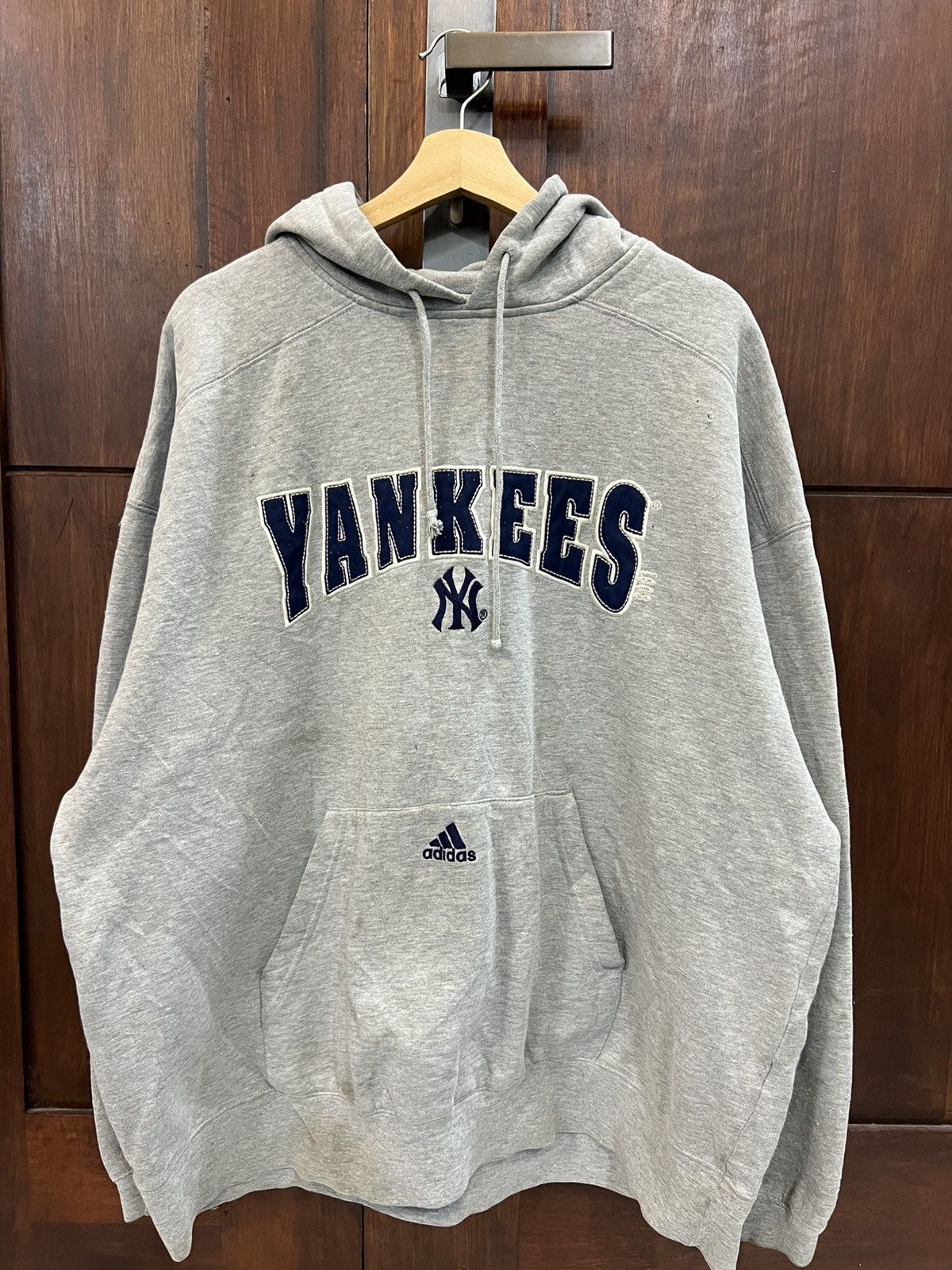 Adidas Vintage Adidas Center Yankees Trashed Hoodies Size US XL / EU 56 / 4 - 1 Thumbnail