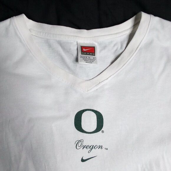 Nike Vintage Nike Oregon Ducks T-Shirt Mid Swoosh Travis Scott Size XL / US 12-14 / IT 48-50 - 1 Thumbnail