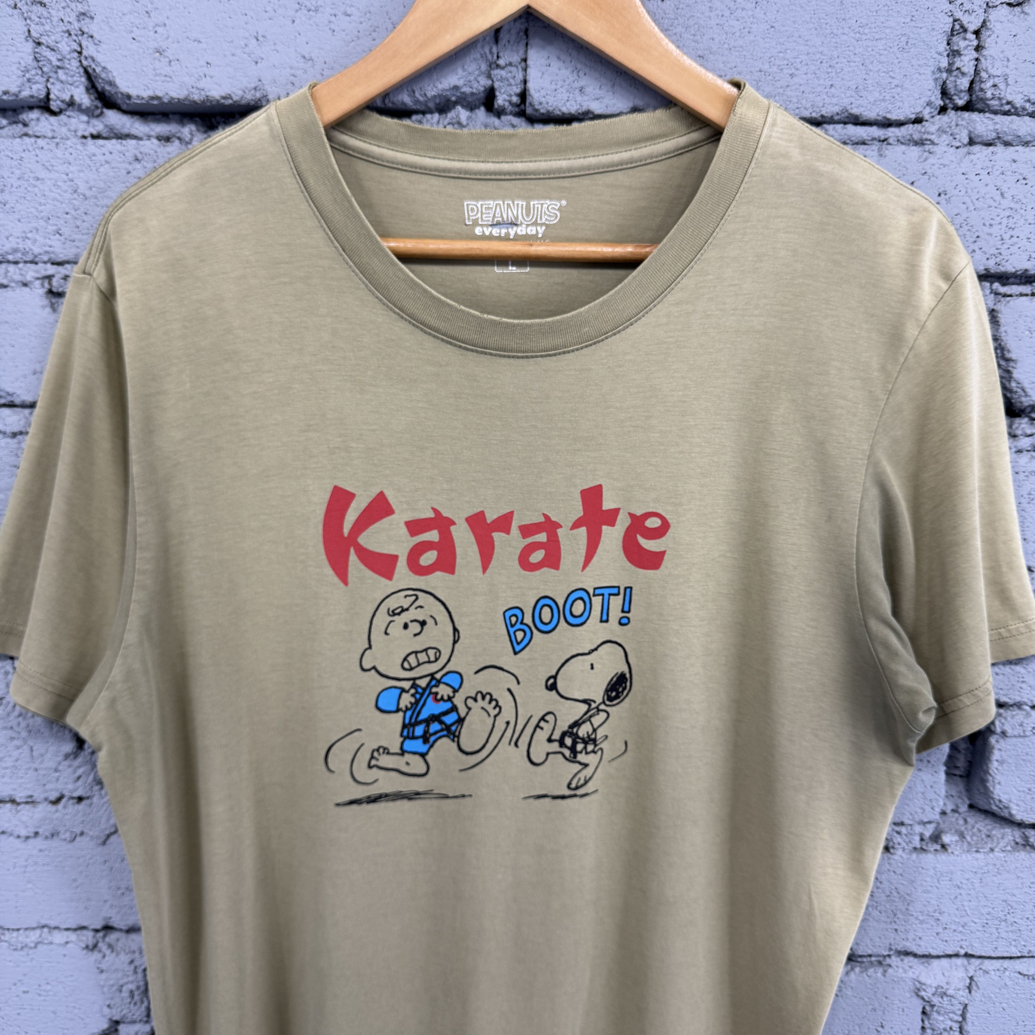 Kaws × Peanuts × Uniqlo UNIQLO Peanuts UT "Karate Boot!" Sunfaded Tshirt Size US L / EU 52-54 / 3 - 3 Thumbnail