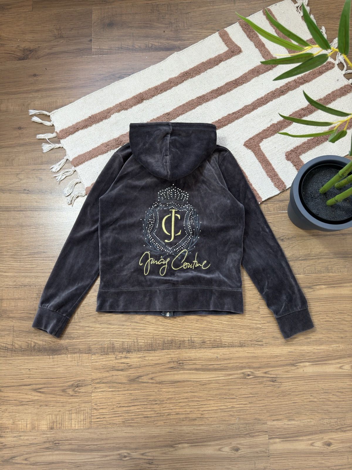 Juicy Couture VINTAGE VELOUR JUICY COUTURE 2000s ZIP UP HOODIE Size L / US 10 / IT 46 - 1 Thumbnail