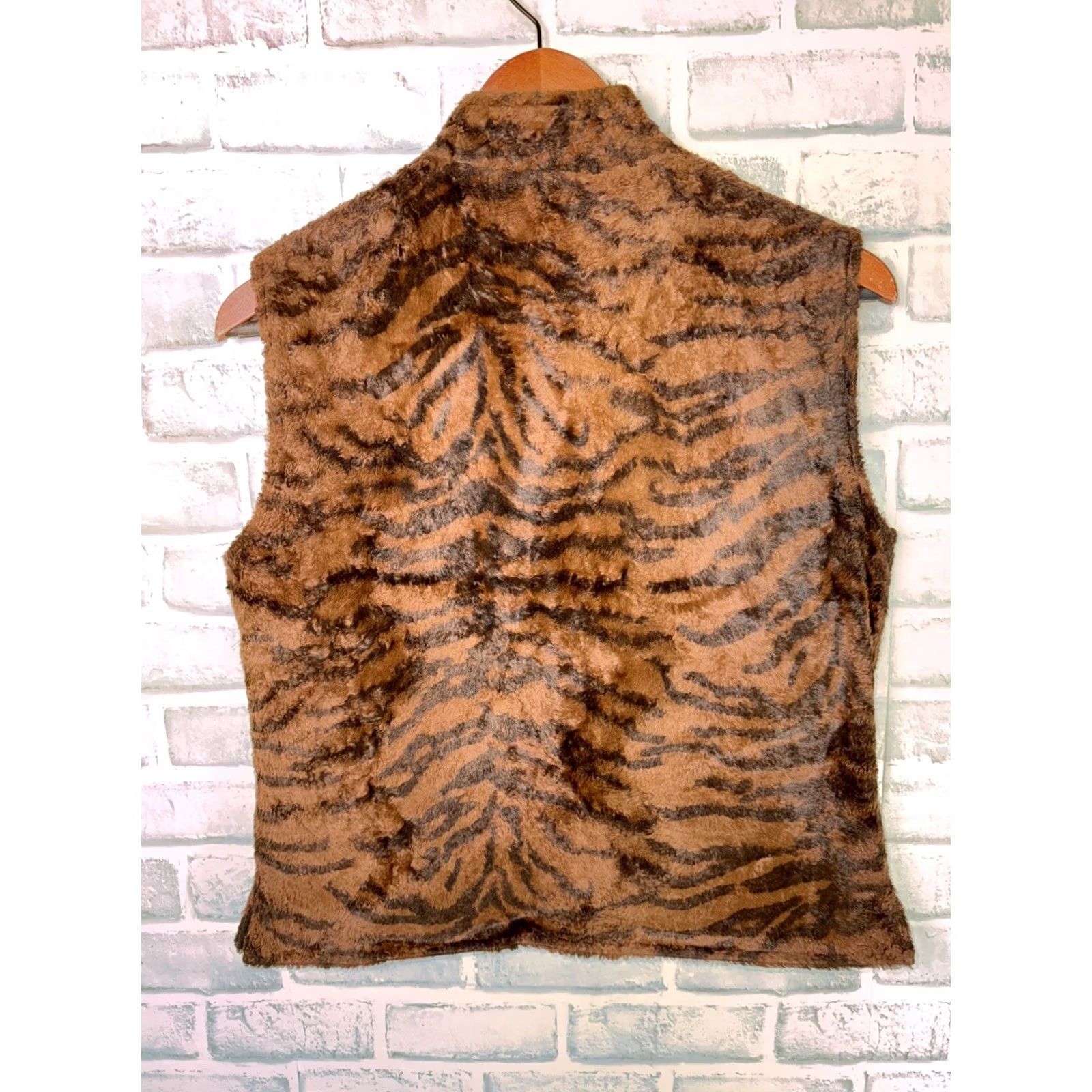 St. John ST. JOHN SPORT Marie Brown Reversible Tiger Faux Fur Animal Print Vest Sz P Womens Size S / US 4 / IT 40 - 6 Thumbnail