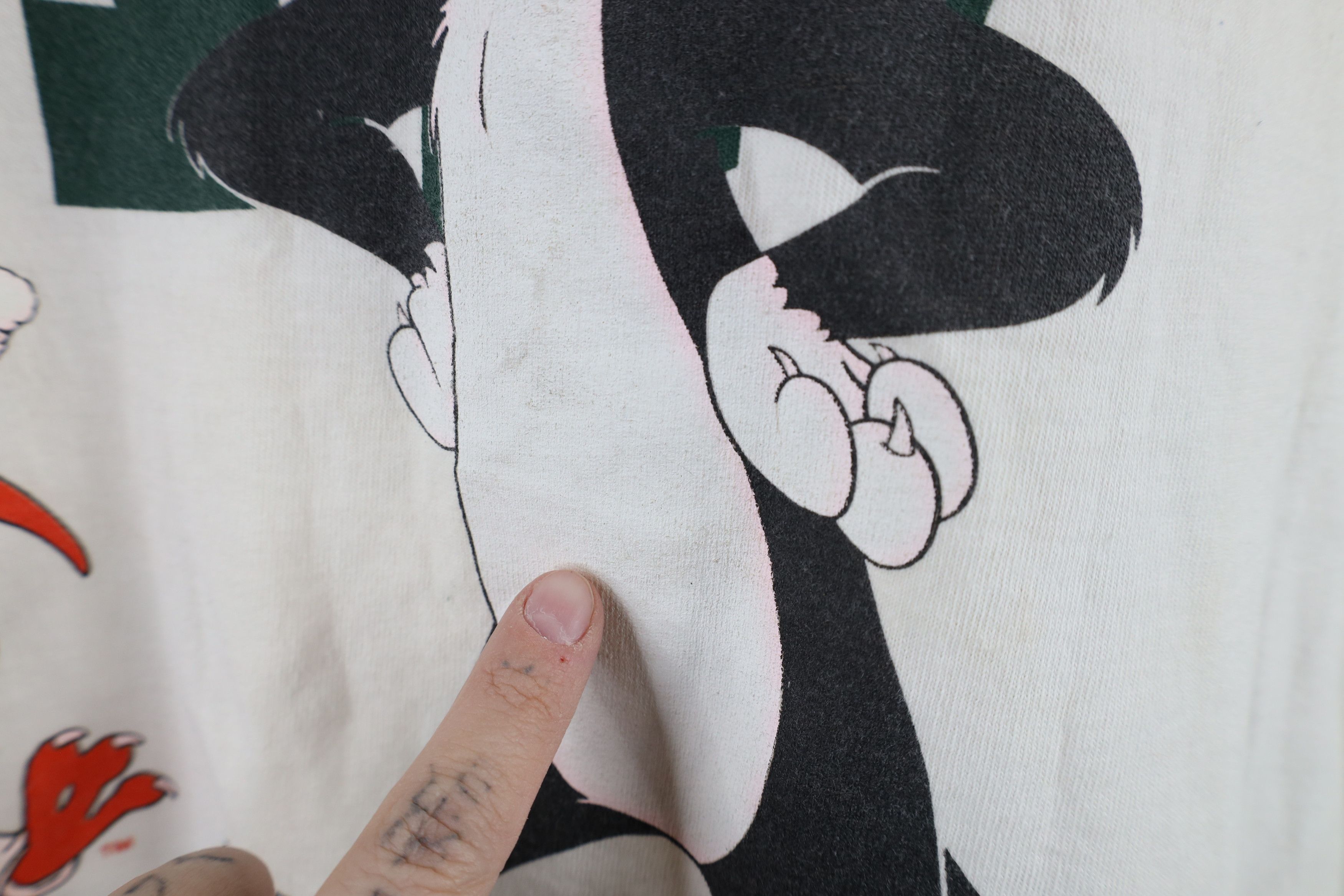 Vintage Vintage 90s Looney Tunes University of Miami T-Shirt USA Size US M / EU 48-50 / 2 - 10 Thumbnail