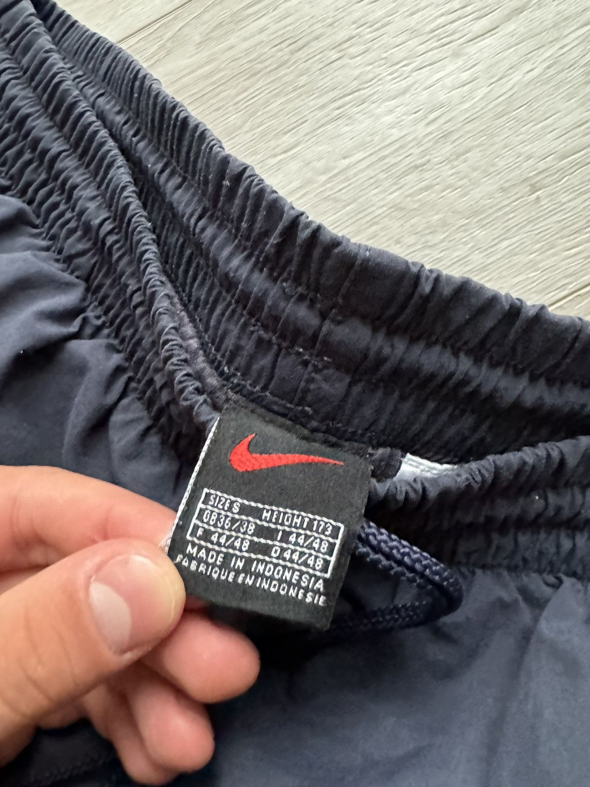 Nike × Vintage Vintage Nike Swoosh Navy Nylon Trackpants Y2K L Size US 31 - 4 Thumbnail