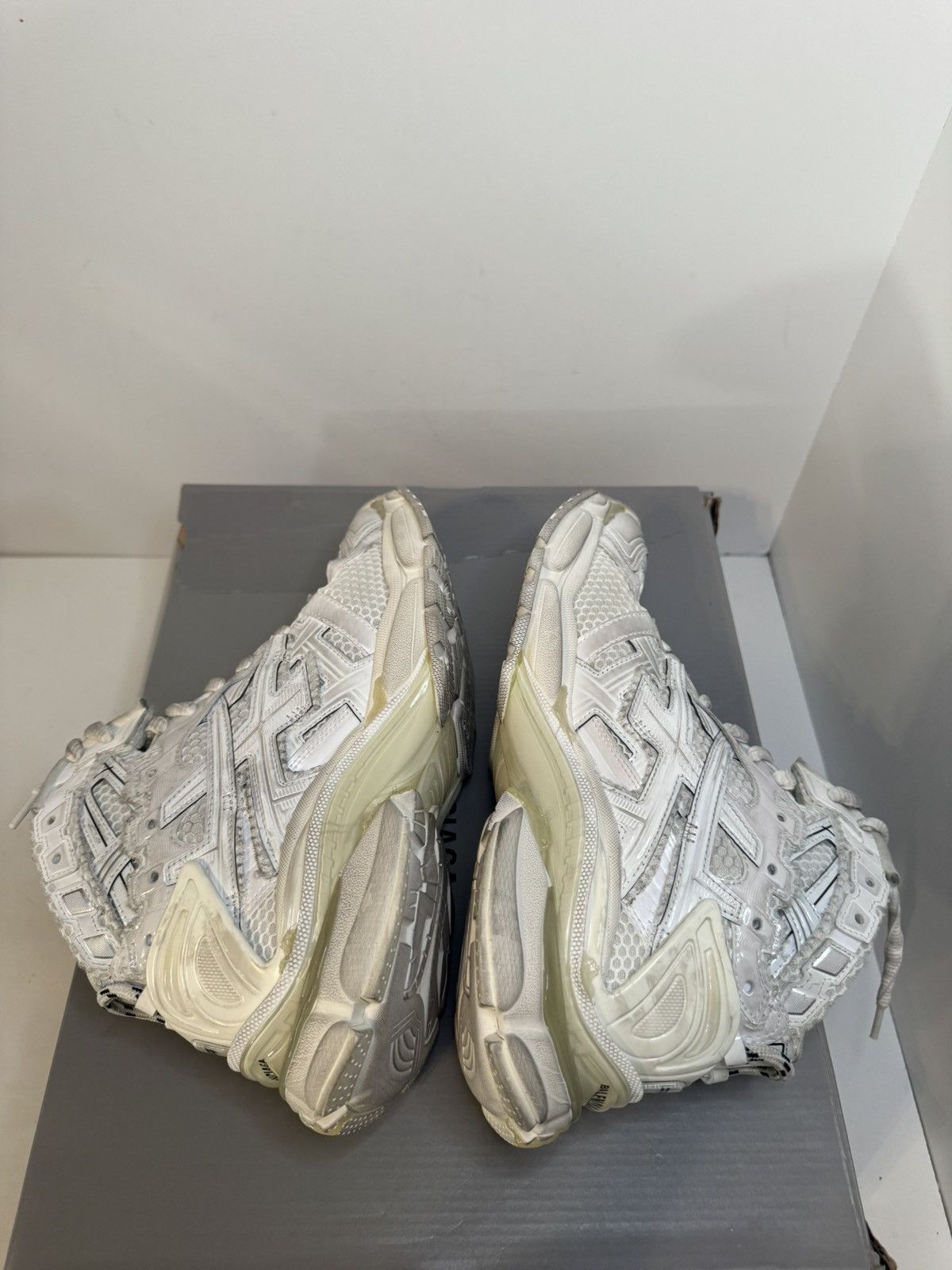 Balenciaga Balenciaga Men’s Runner Sneaker (White) New Size 40 Size US 7 / EU 40 - 5 Thumbnail