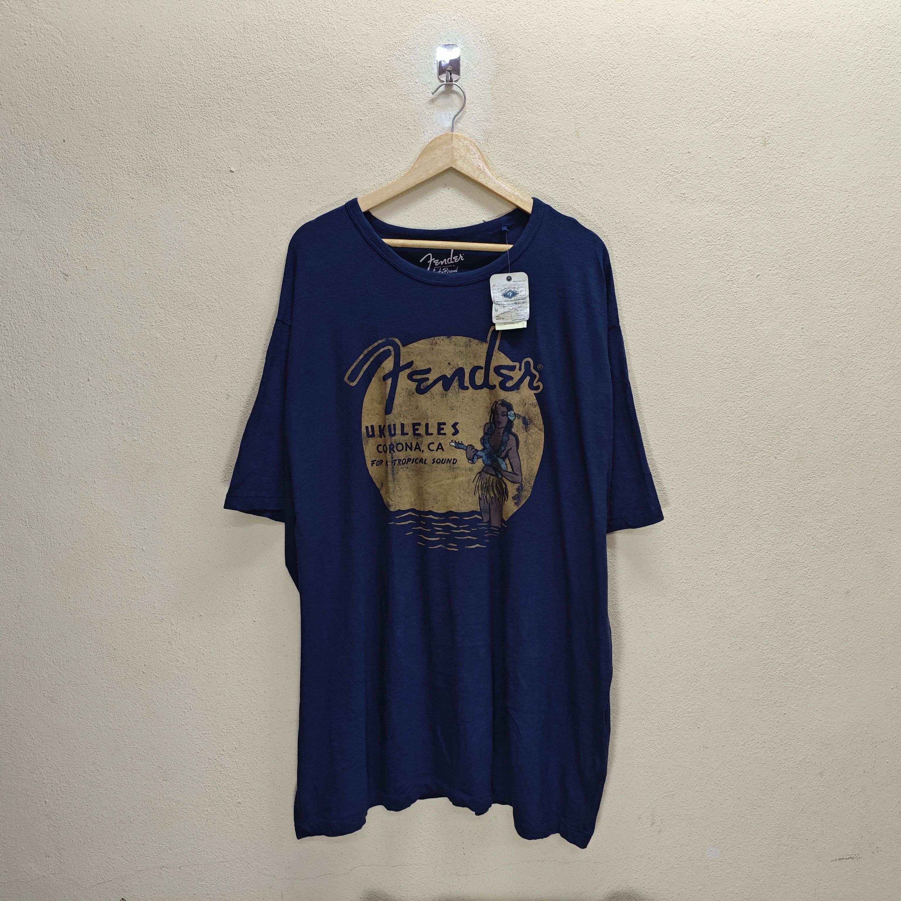 Fender FENDER X LUCKY BRAND Ukuleles Corona CA Hula Girl 3XL Tee Size US XXL / EU 58 / 5 - 3 Thumbnail