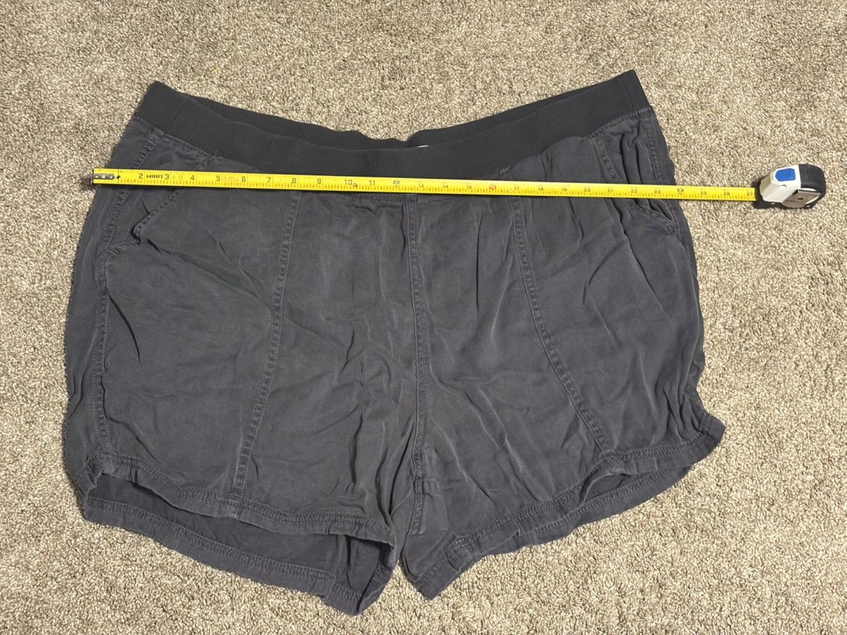 Sonoma (Sonoma) Gray Plus Size Shorts: Size 2XL Size 42" / US 20 - 6 Thumbnail