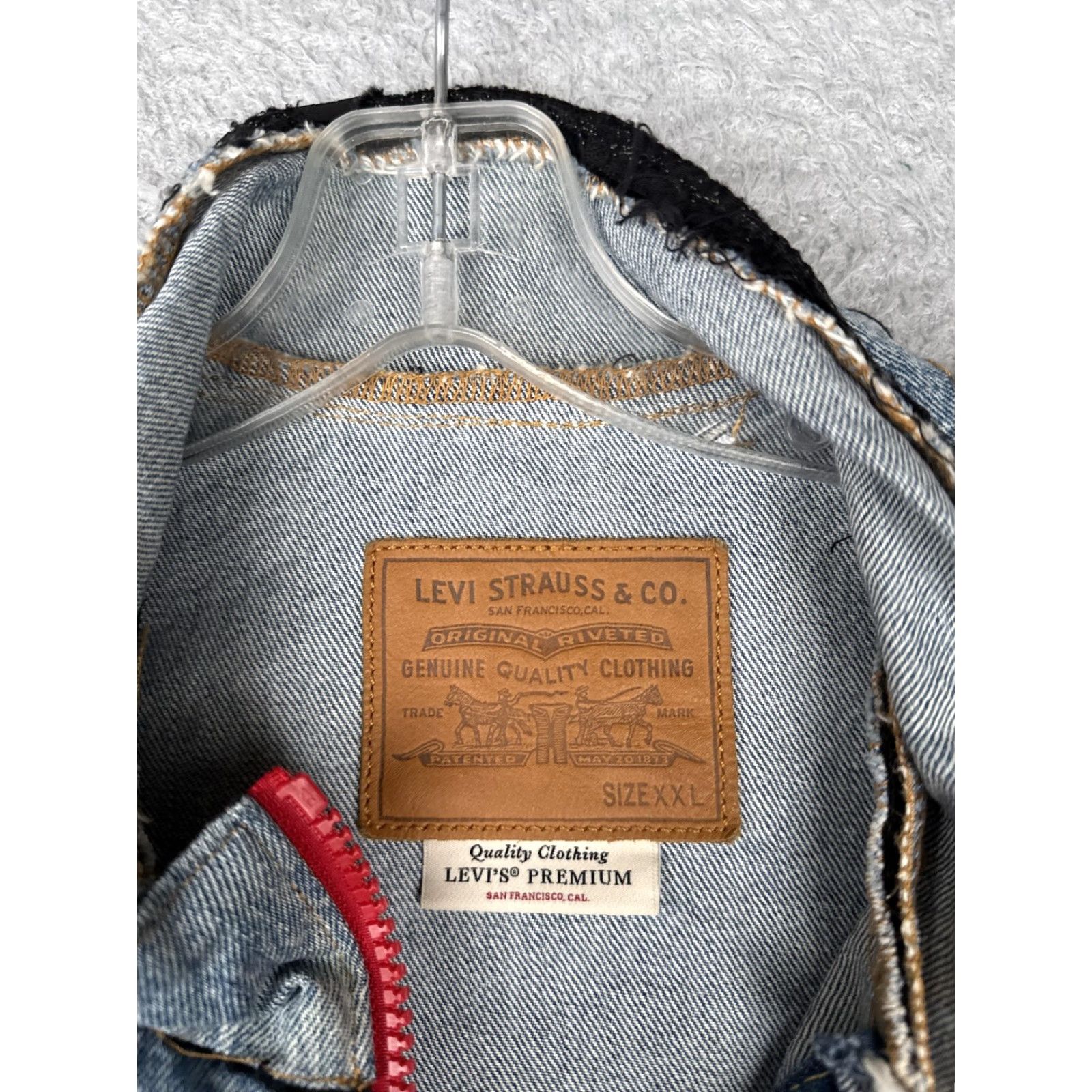 Levi's VINTAGE Levi's Premium Denim Jacket Mens 2XL Blue Trucker Zip Light Wash Distressed, Full Zip, Pockets, Collared, Regular Fit, Jacket Size US XXL / EU 58 / 5 - 6 Thumbnail