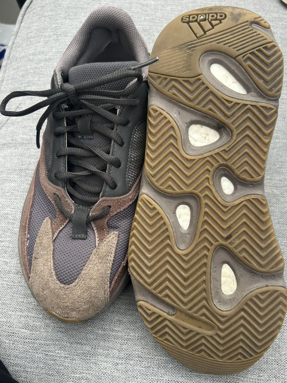 Kanye West × Yeezy Yeezy 700 Salt Size US 8.5 / EU 41-42 - 6 Thumbnail