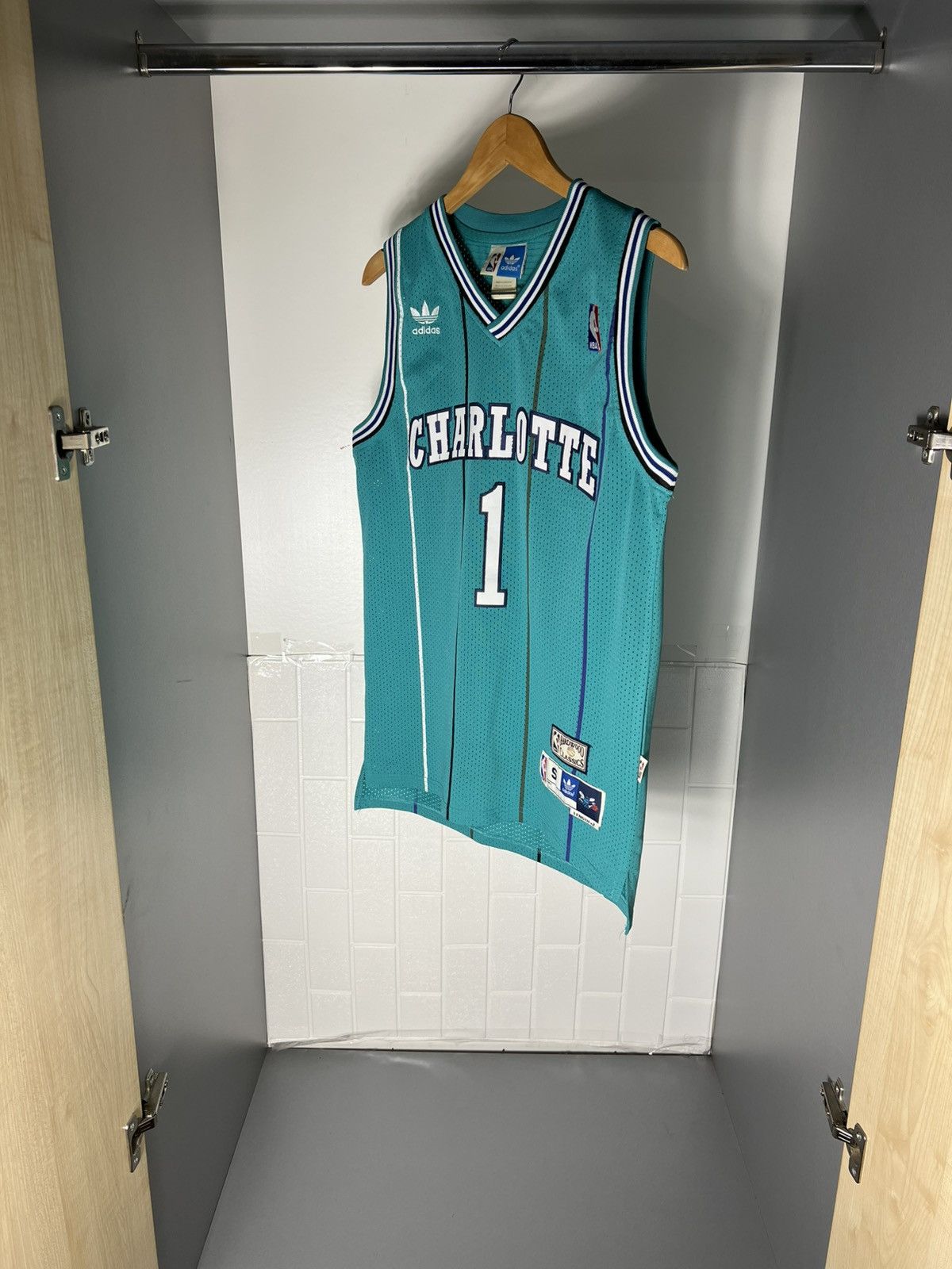 Adidas VINTAGE ADIDAS ORIGINAL CHARLOTTE NBA RETRO JERSEY Y2K 90s Size US S / EU 44-46 / 1 - 17 Thumbnail
