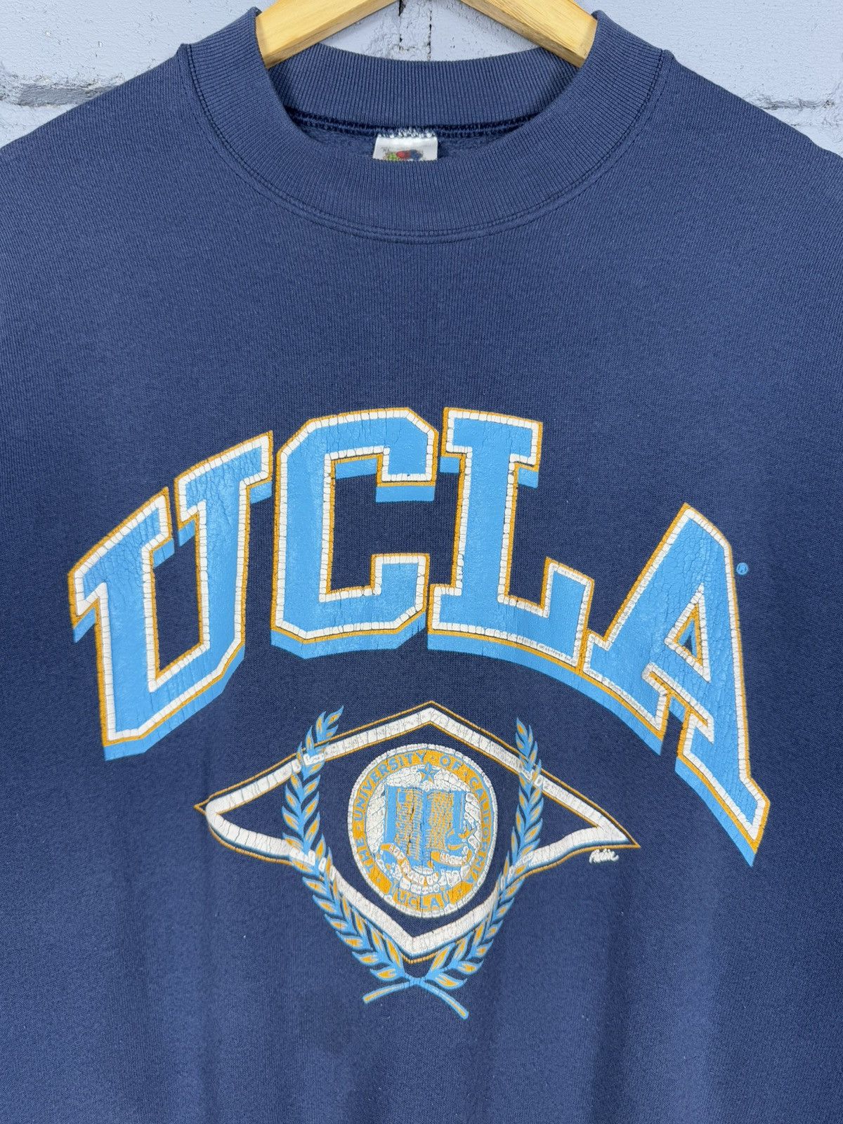 Fruit Of The Loom Vintage Sun Faded University UCLA Big Logo Sweatshirt Size US XL / EU 56 / 4 - 4 Thumbnail