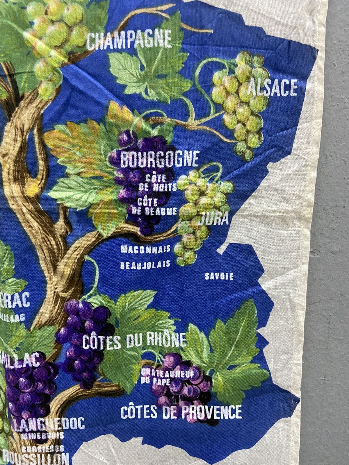 Other VINTAGE 90’s VIGNOBLES DE FRANCE WINE CITY POSTER Size ONE SIZE - 6 Thumbnail
