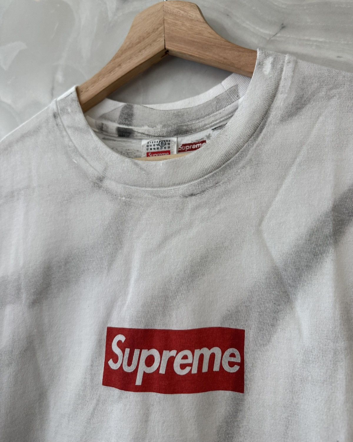 Maison Margiela × Supreme Supreme MM6 Maison Margiela White Box Logo Tee Size US L / EU 52-54 / 3 - 2 Thumbnail
