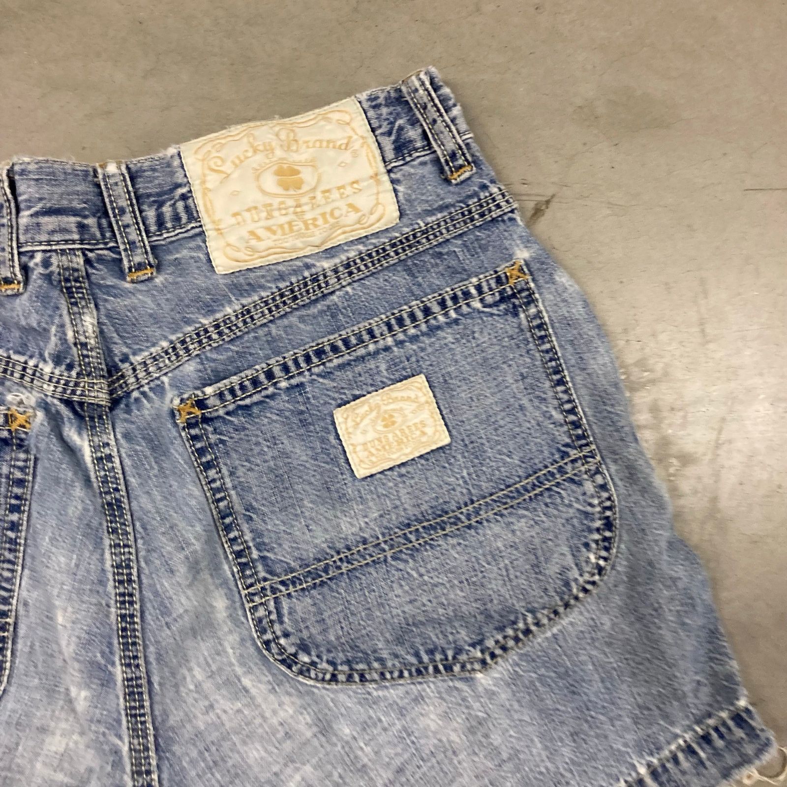 Lucky Brand × Vintage Y2K distressed lucky brand jean shorts 30 Size US 30 / EU 46 - 3 Thumbnail