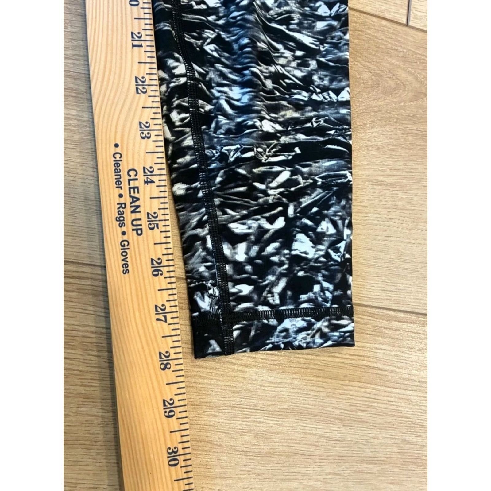 Lululemon Lululemon Wunder Under Hi-Rise Tight 28” Legging Liquid Platinum Size 8 Women Black 28” Hi-Rise Tights Activewear Mens Womens not applicable Size 30" / US 8 / IT 44 - 5 Thumbnail