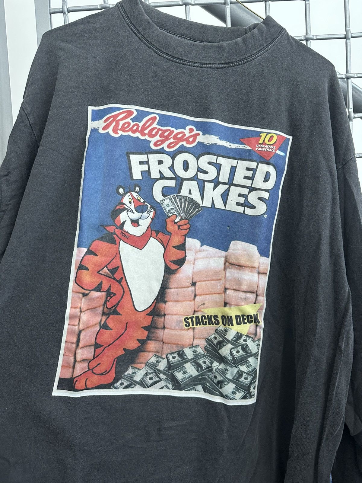 Other CZ Street Gear Tony the Tiger Frosted Cakes LS Tee Size US XL / EU 56 / 4 - 2 Thumbnail