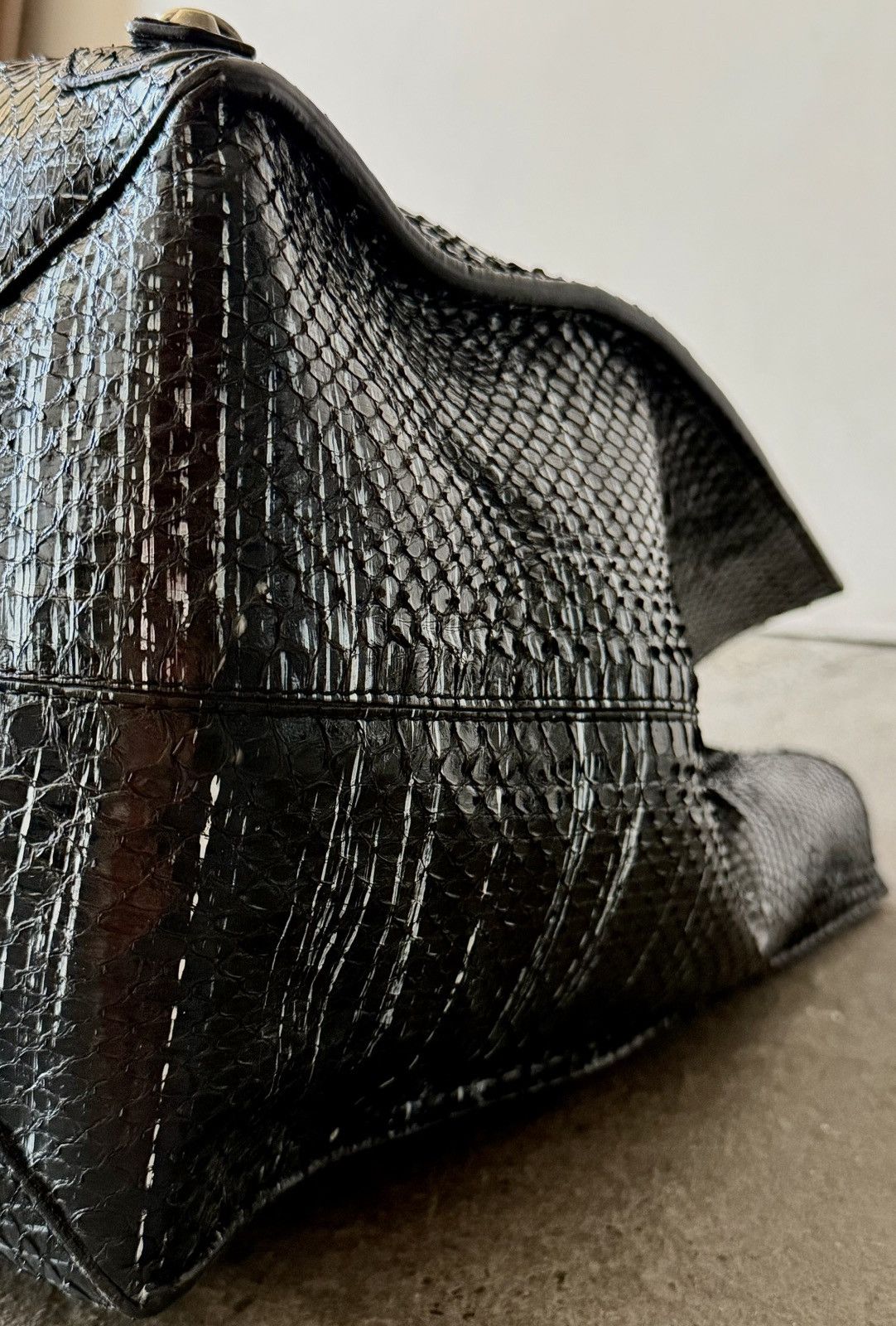 Balenciaga Balenciaga - 2000's - Python A4 - Papier Tote Bag Size ONE SIZE - 12 Thumbnail