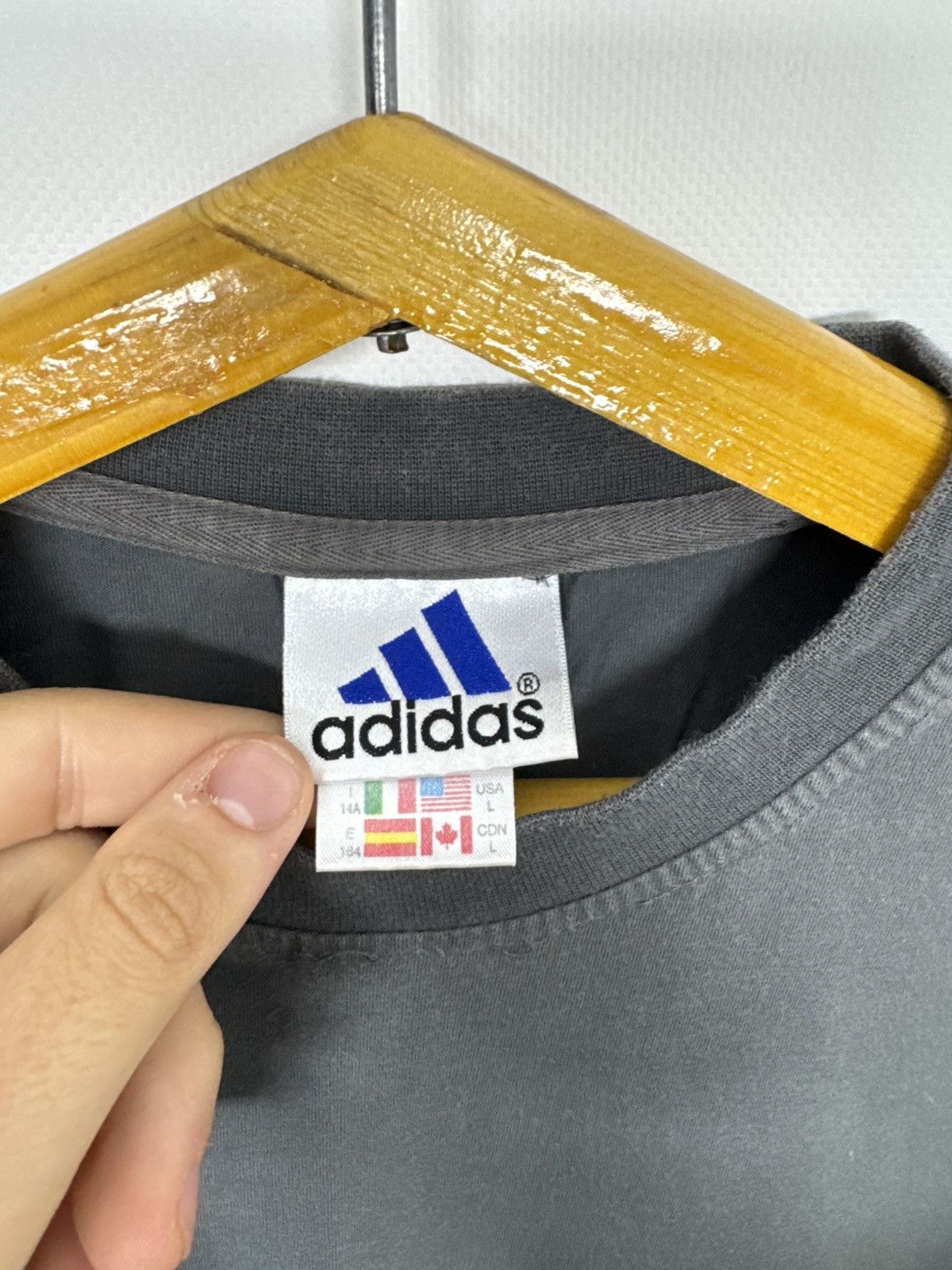 Adidas Vintage Adidas Big Logo T-Shirt 90’s Size US L / EU 52-54 / 3 - 8 Thumbnail